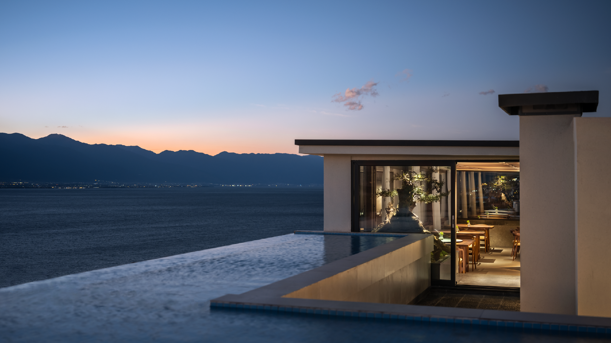 Dali Puyu VILLA Cliff Seaview Hotel (Dali Airport Dali North Station)