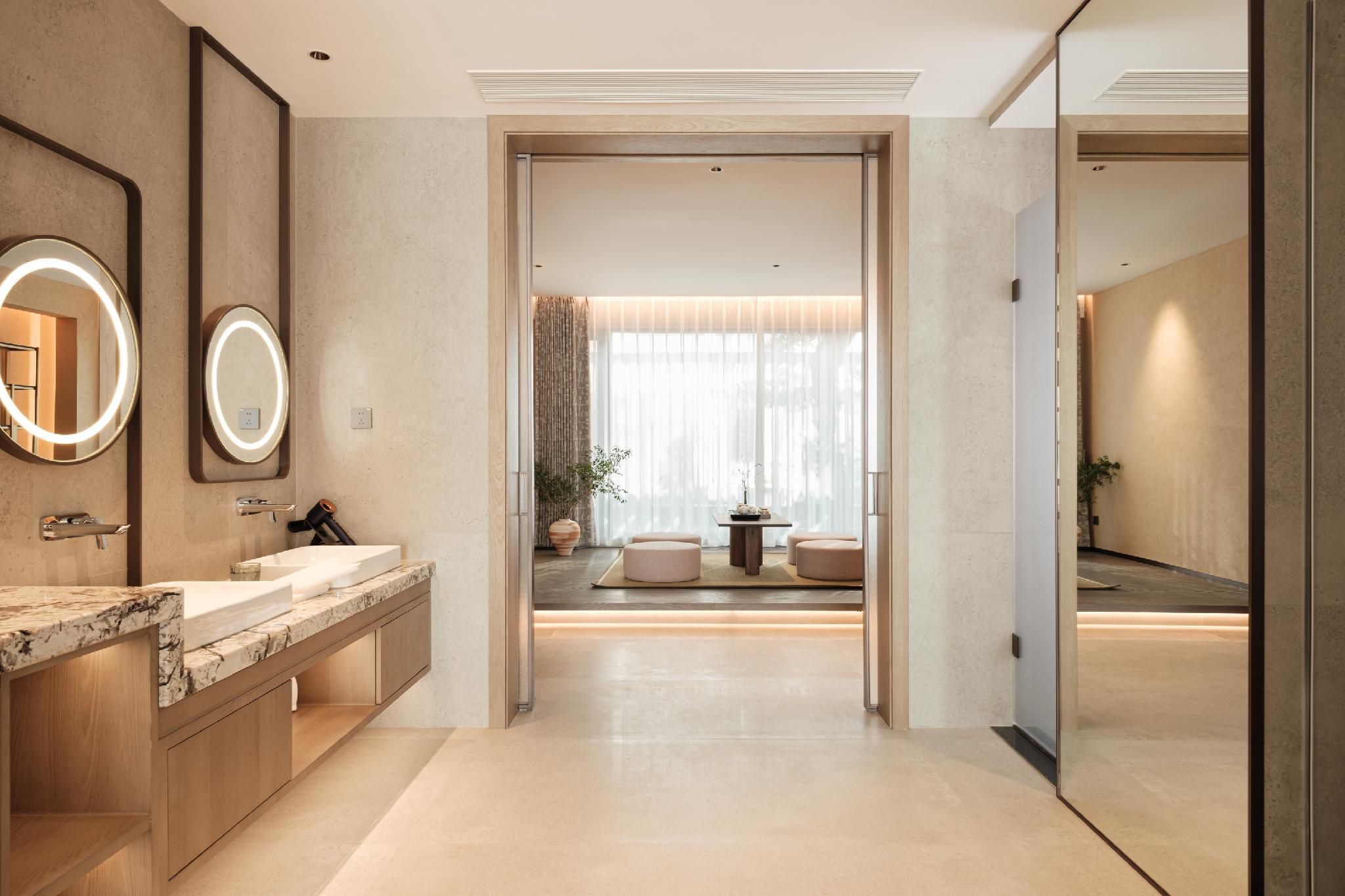 Presidential Suite Ground Floor with Bathtub