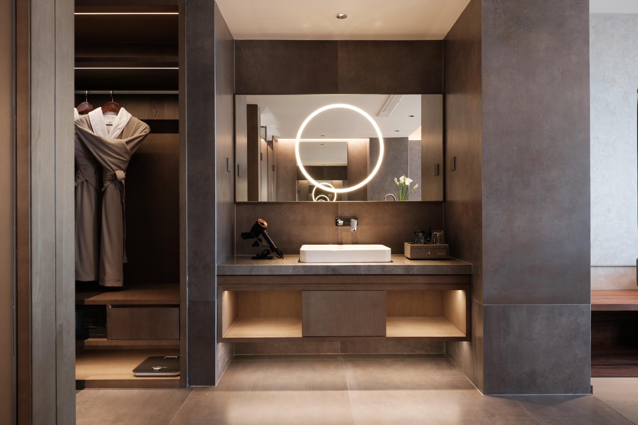Queen Suite