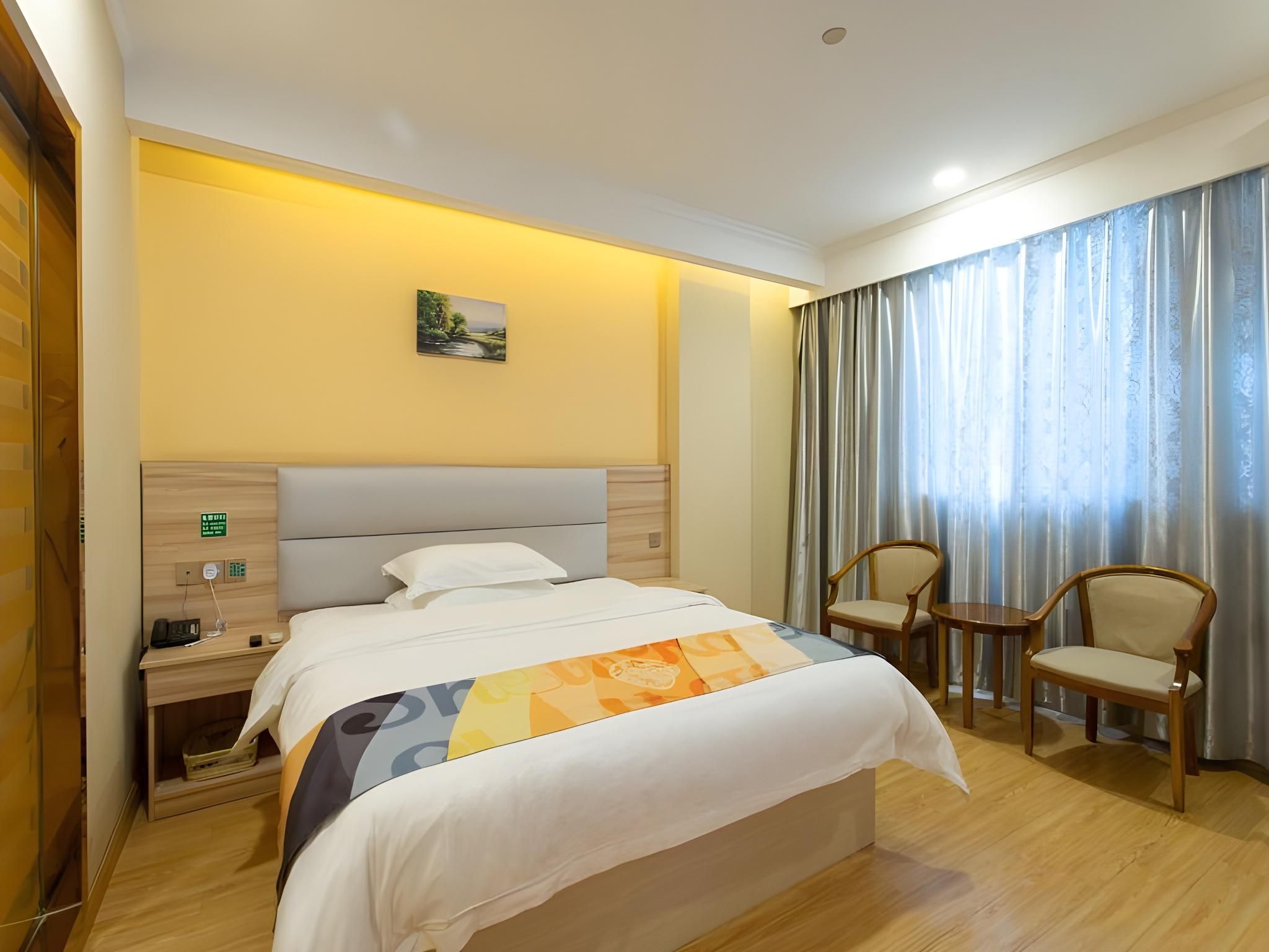 Business Queen Room