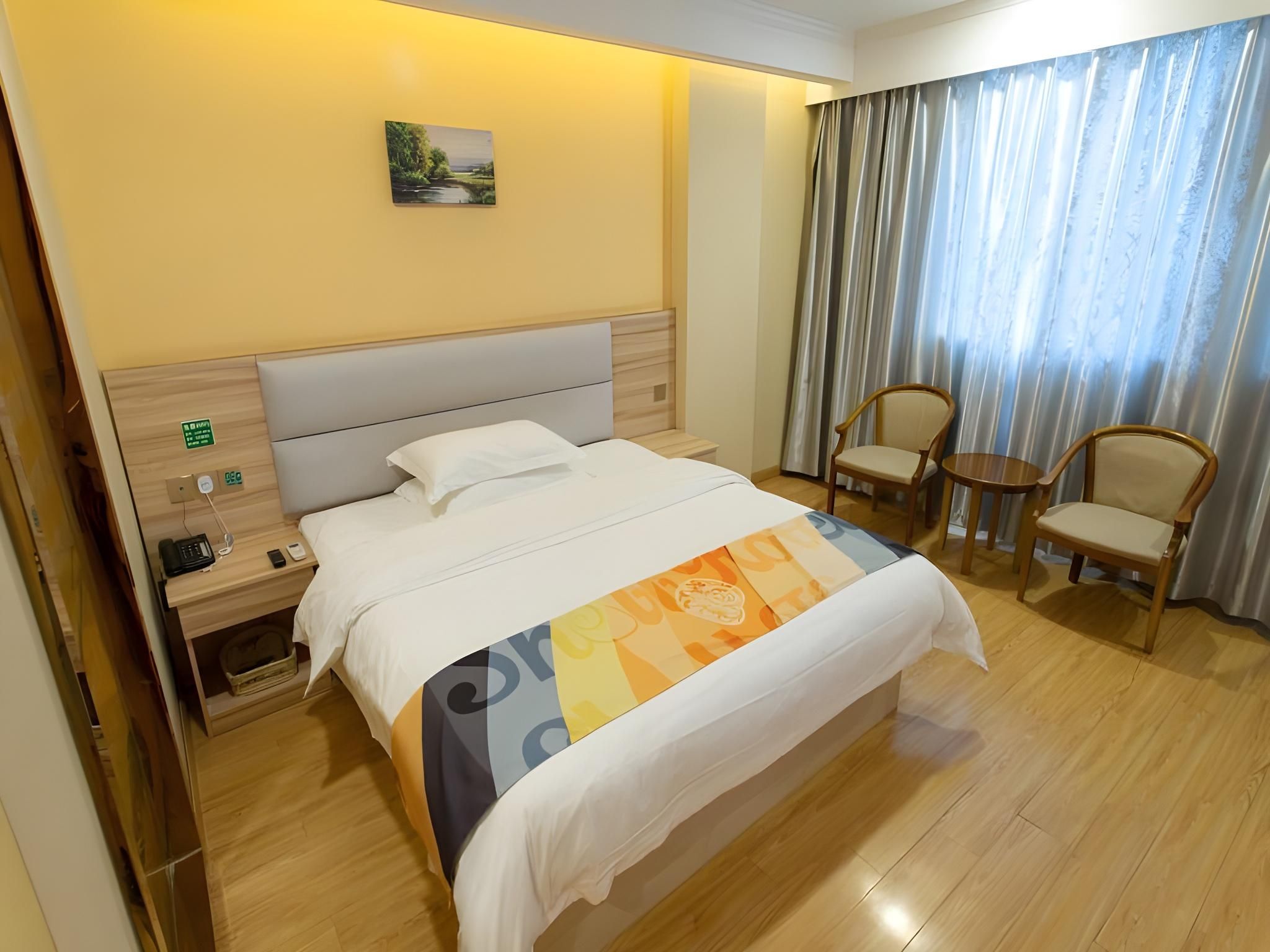 Business Queen Room