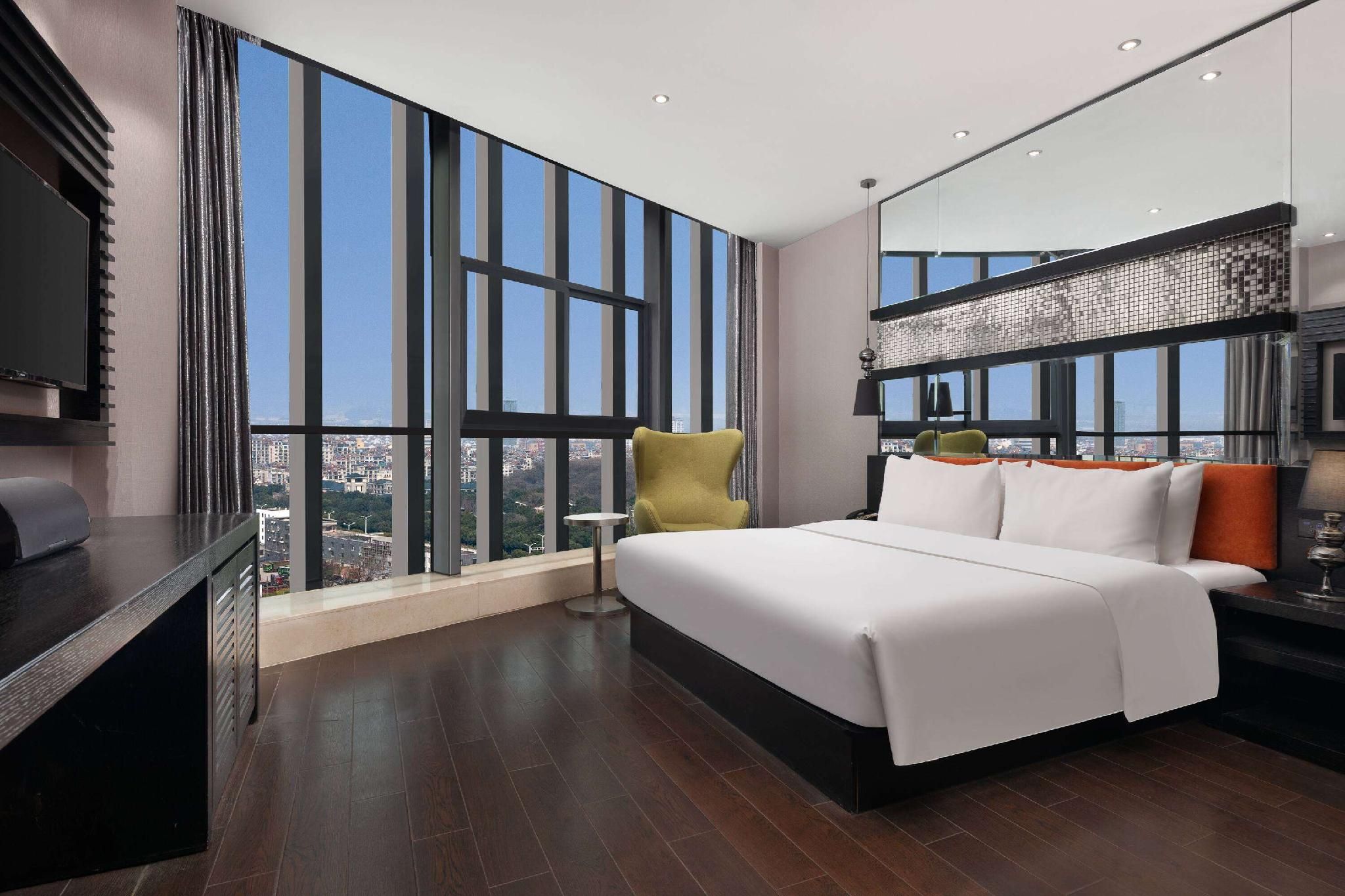 1 King Bed, Deluxe Suite, Non-Smoking
