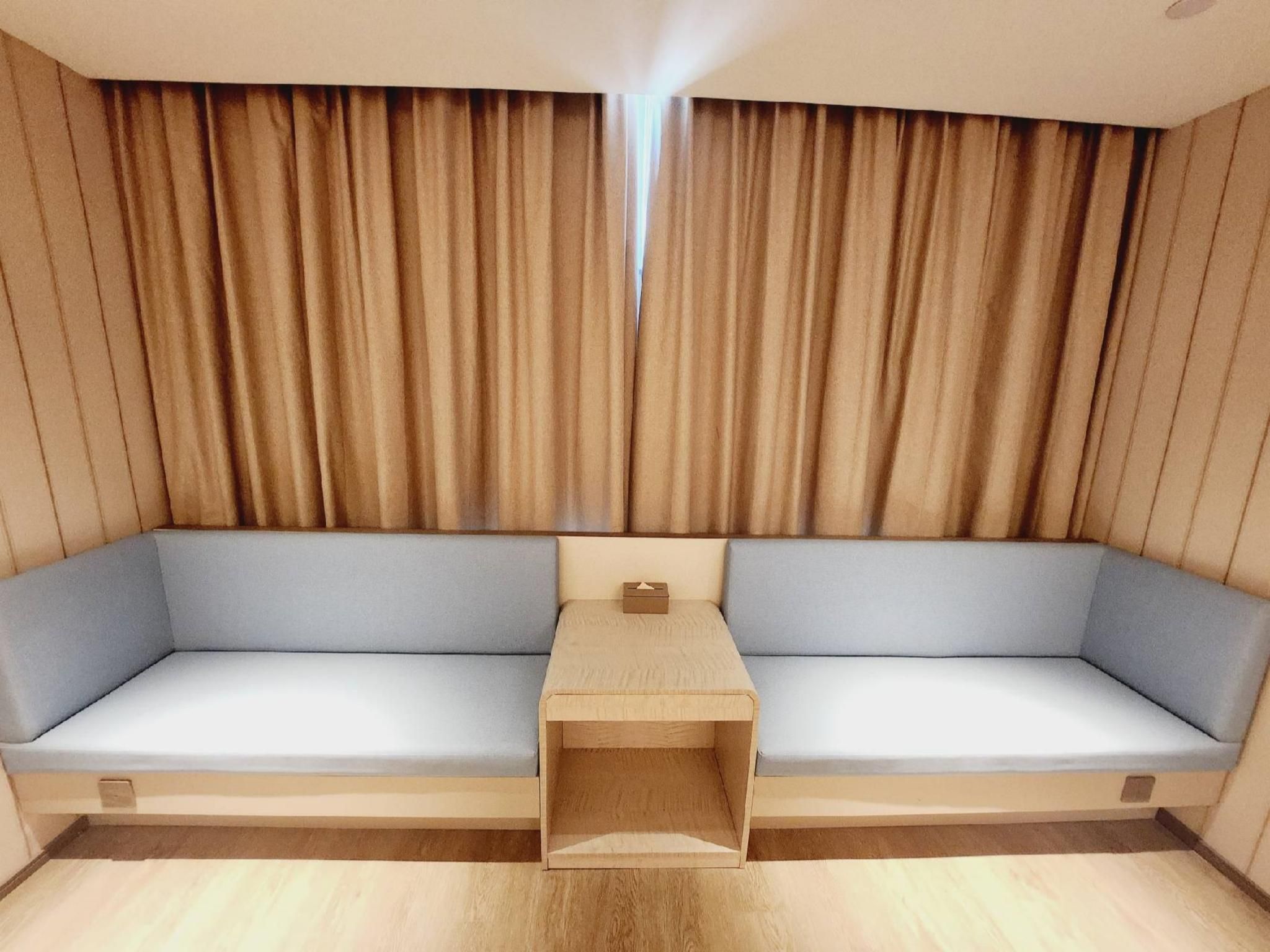 Huazhu - Suite With Twin Bed
