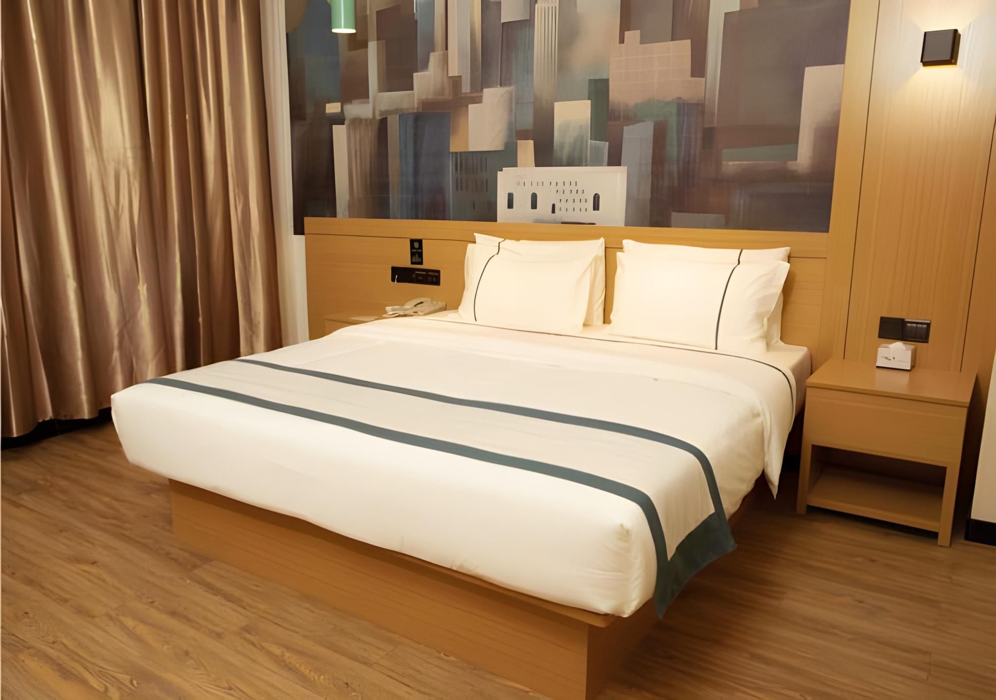 Business Queen Room