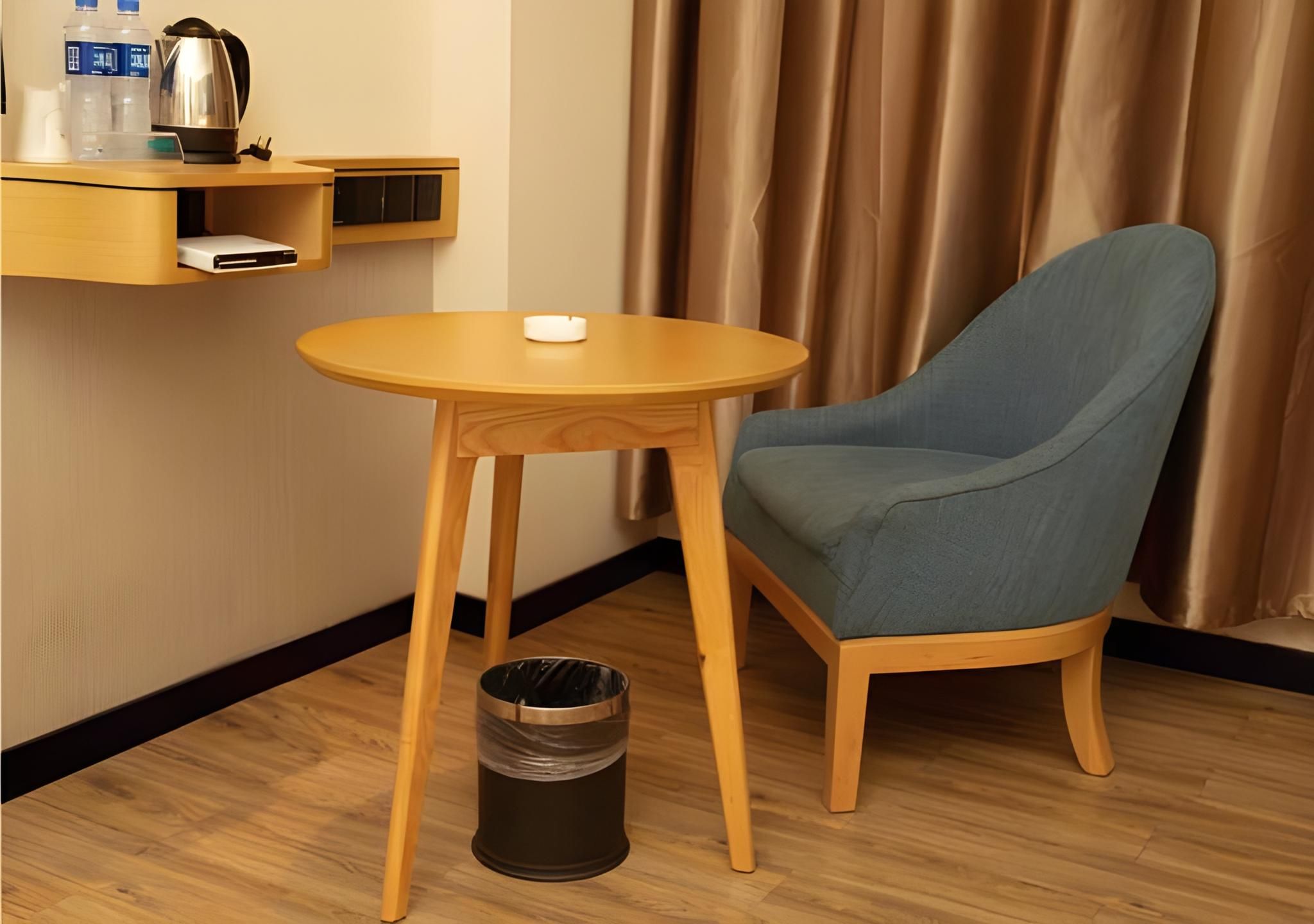 Business Queen Room