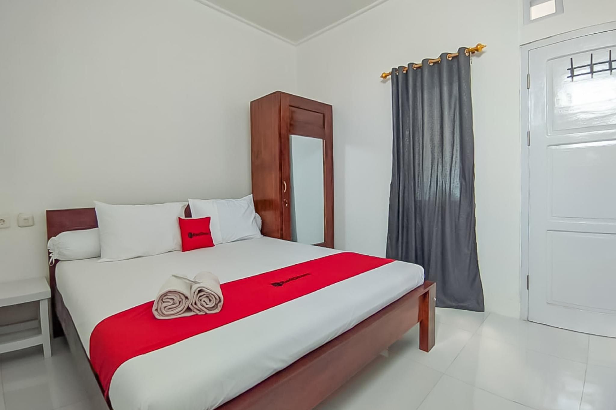 Standard Room with Shared Bathroom