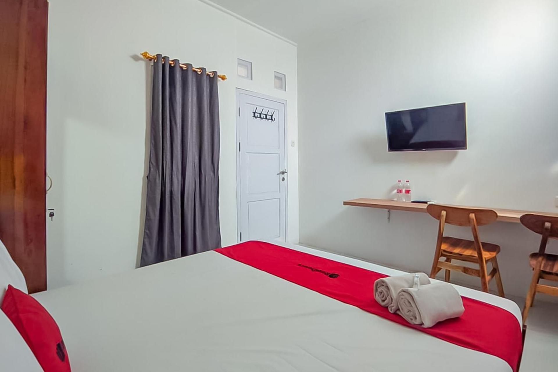 Standard Double Room with Shared Bathroom