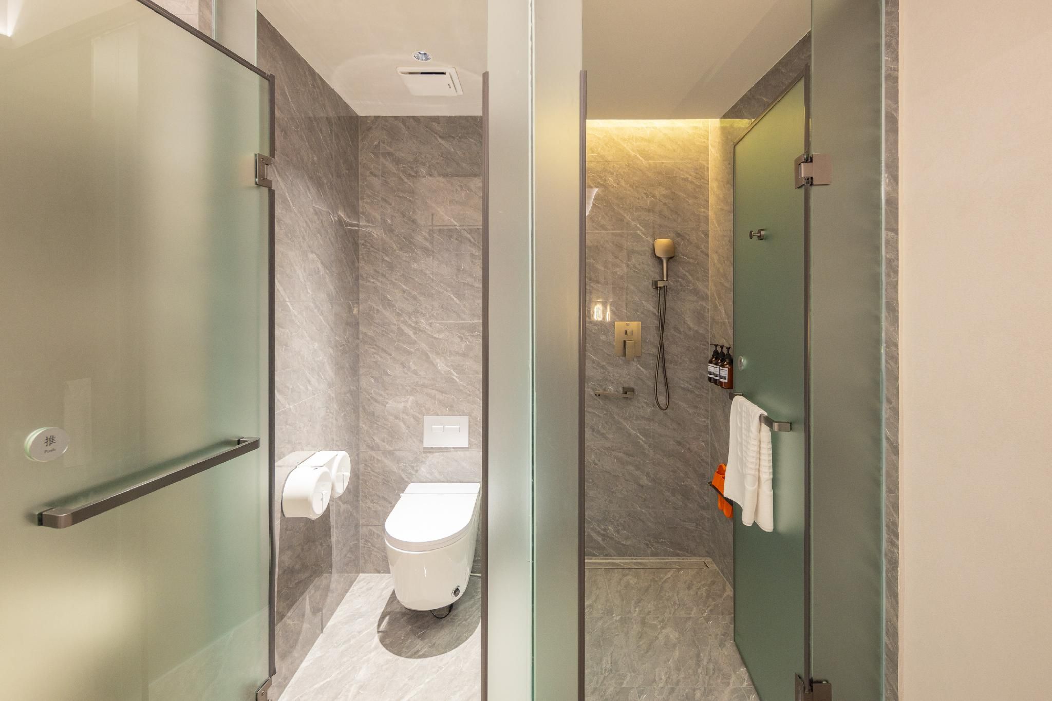 Mountain View Queen Room