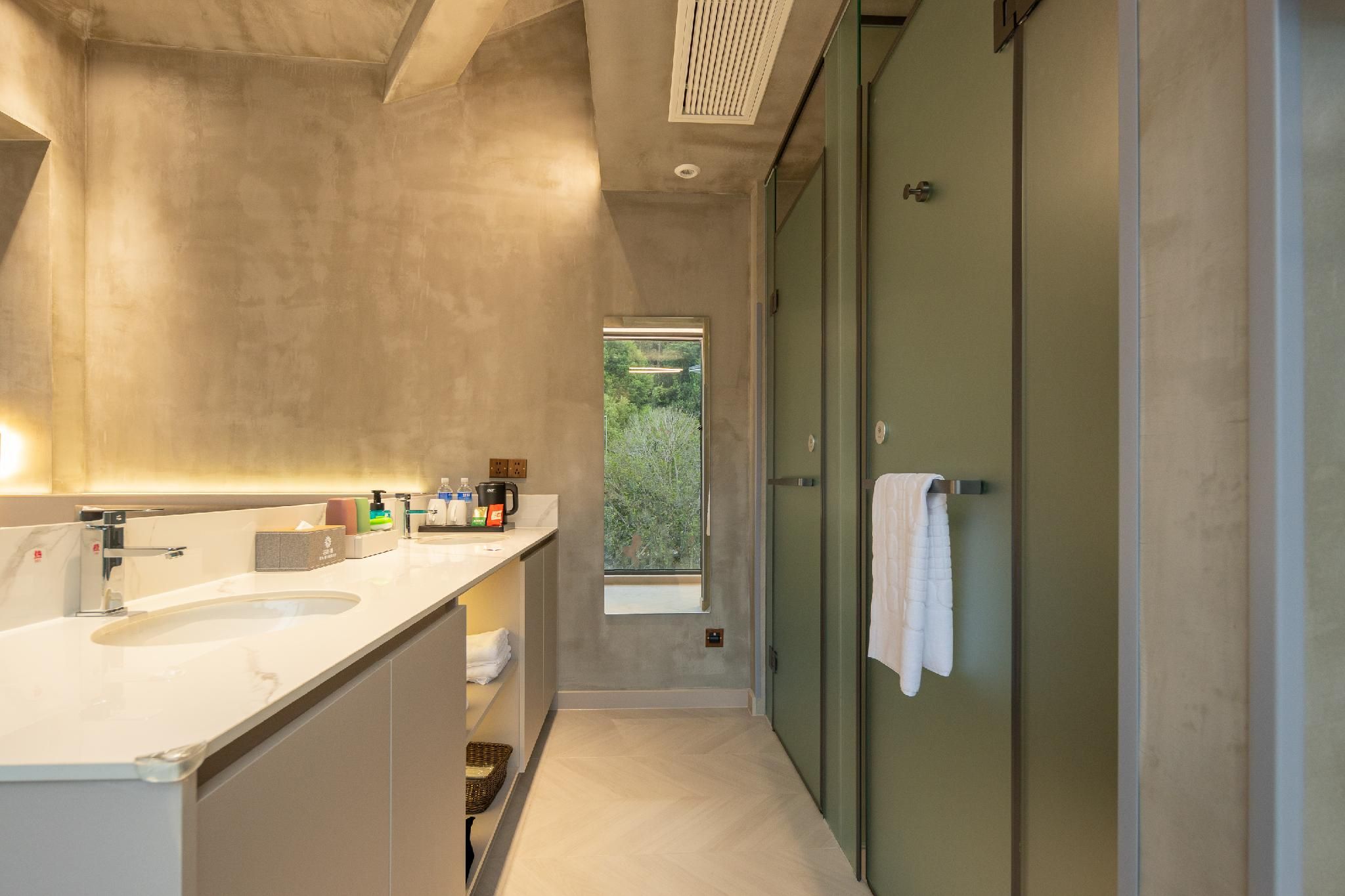 2 Bed Twin Superior Room