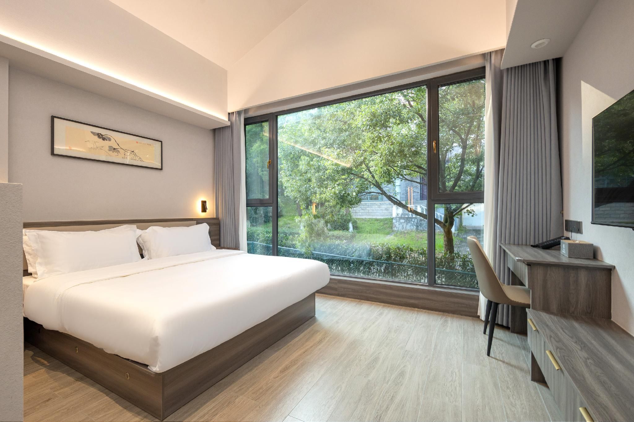 Mountain View Queen Room