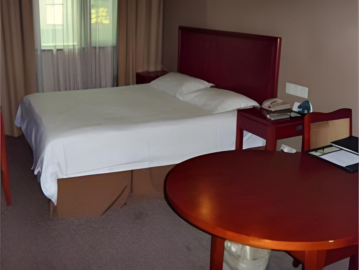 GTR - Guest Room with One 1.8M Bed