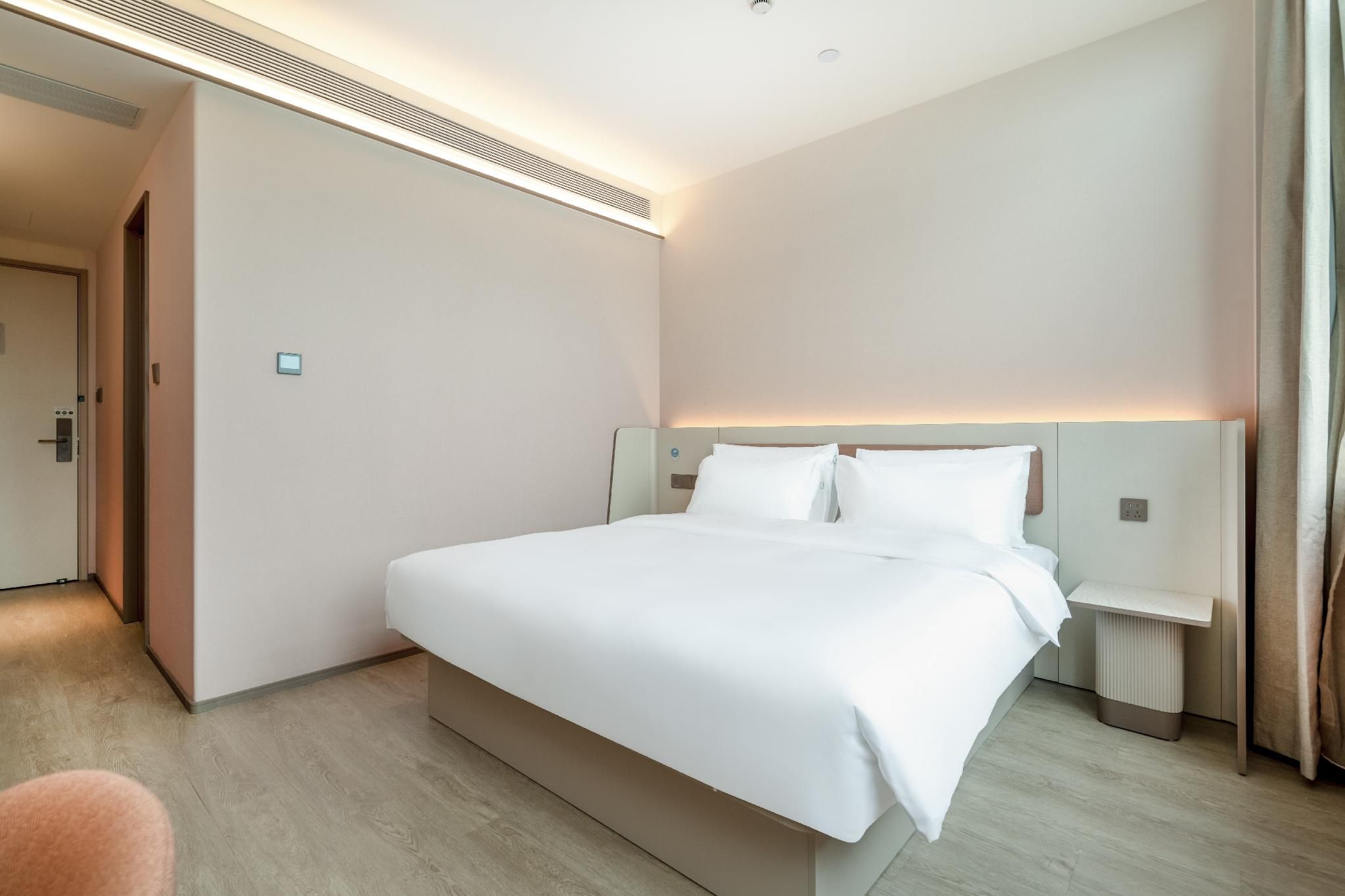 Huazhu - Room With Bed