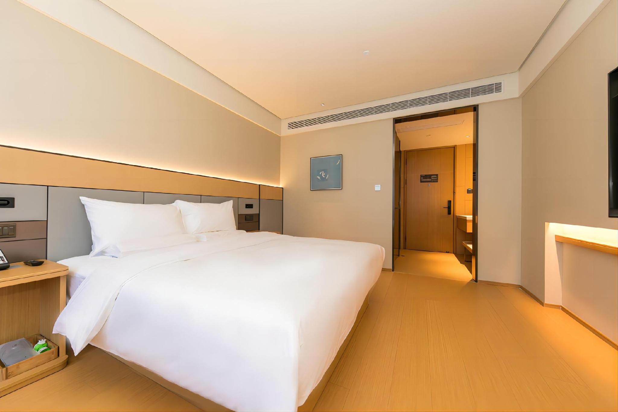 Business Queen Bed Room