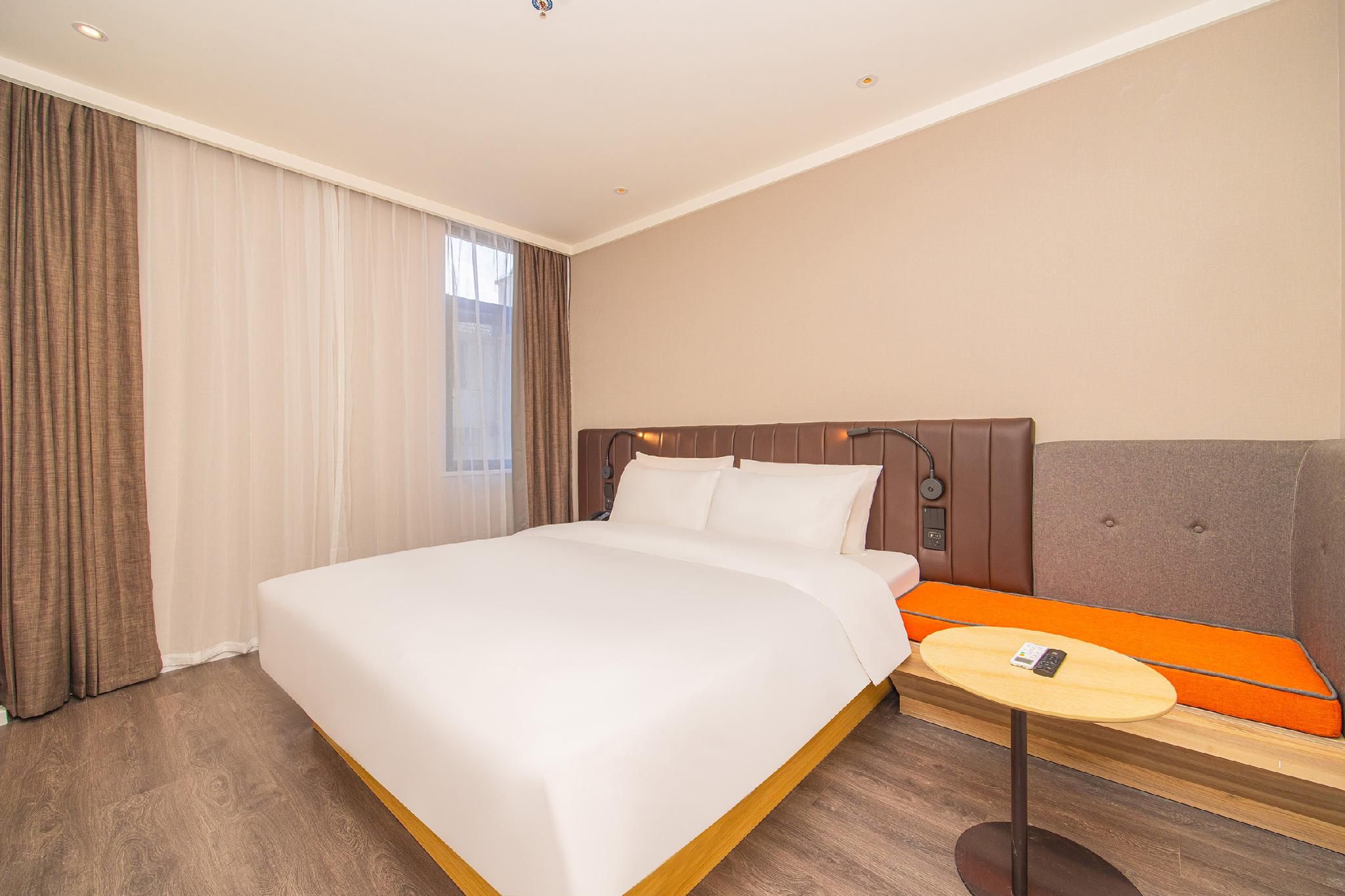 Huazhu - Room With Bed