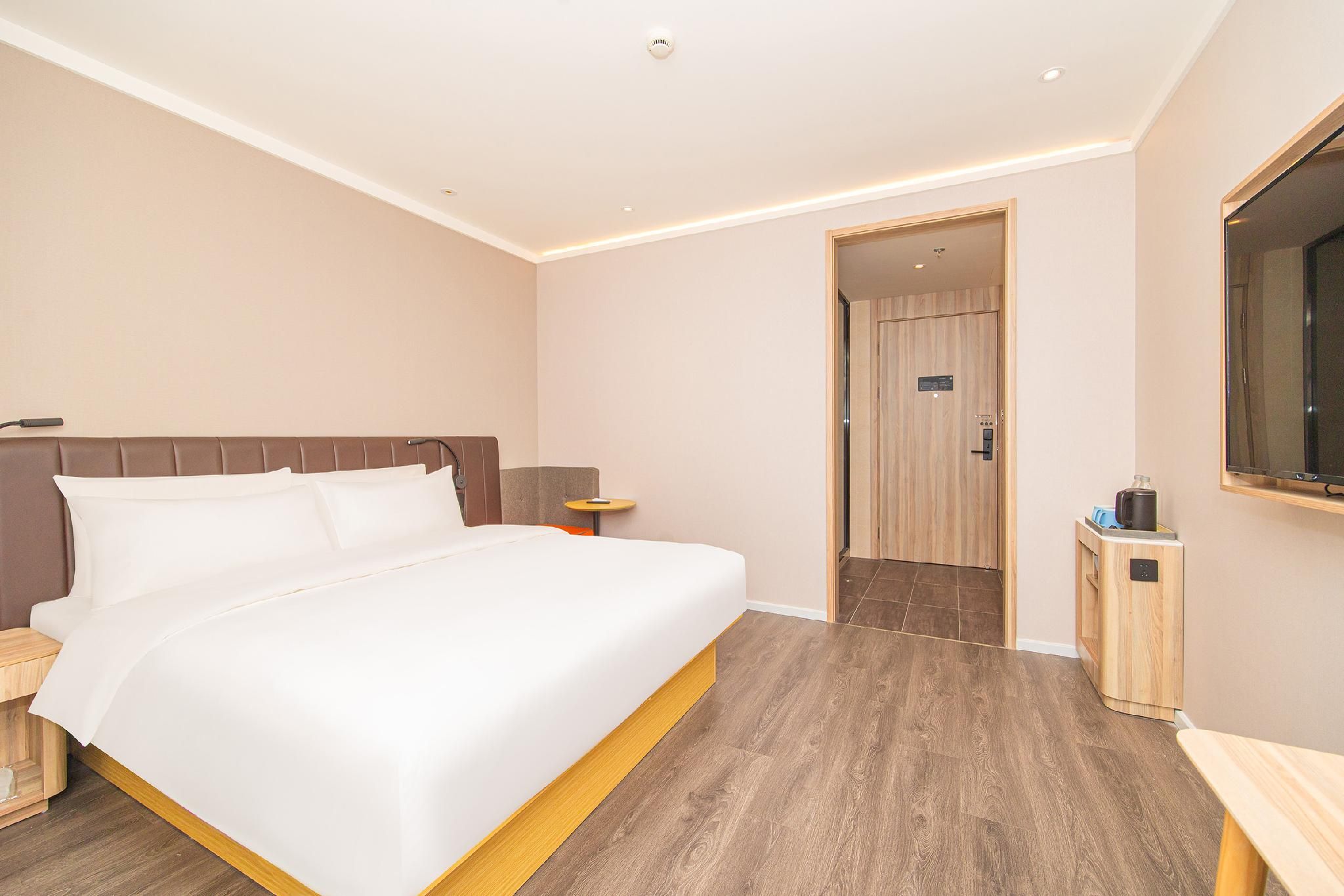 Huazhu - Room With Bed