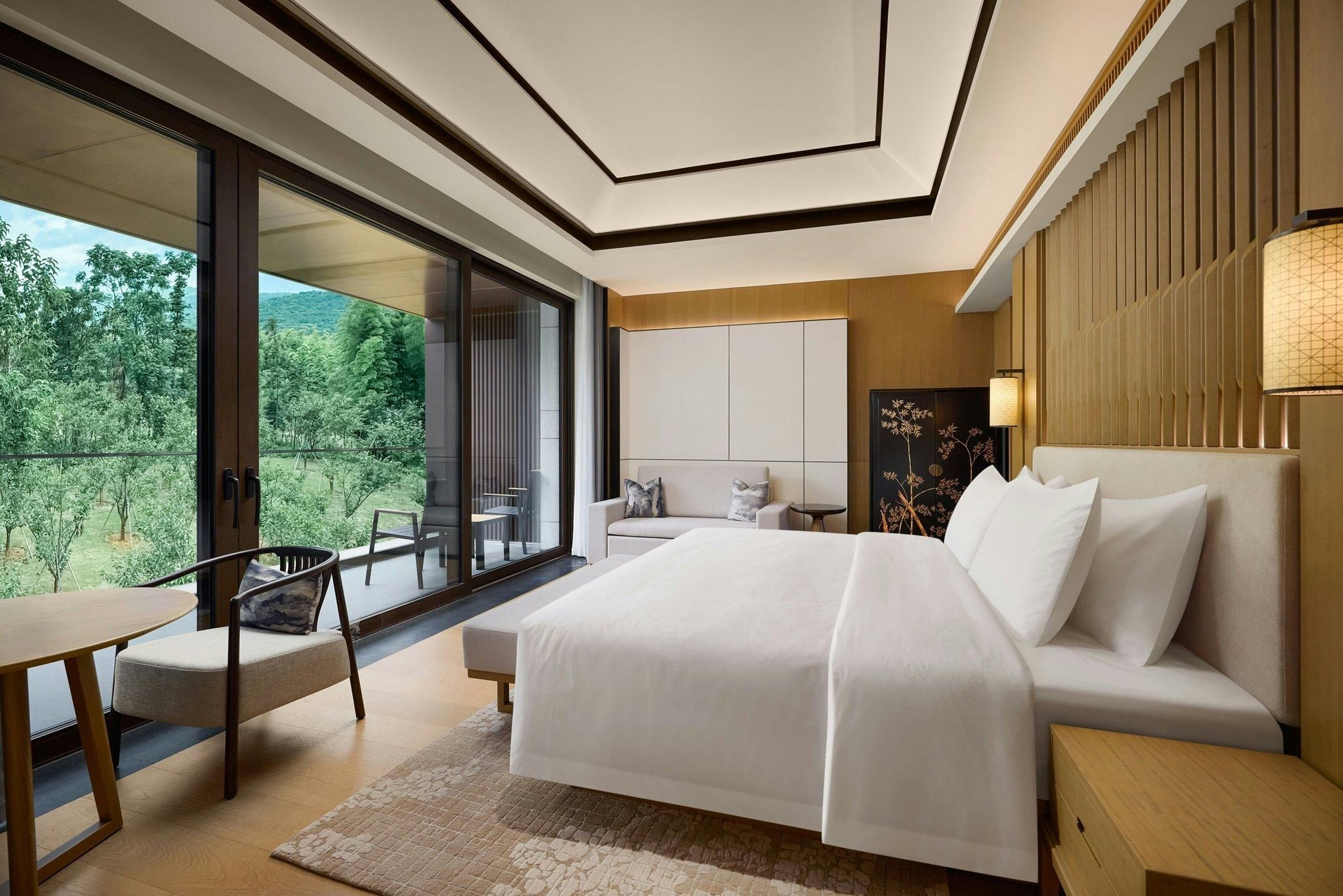 Family Suite, 1 King or Double bunk, Sofa bed, Mountain view, Balcony