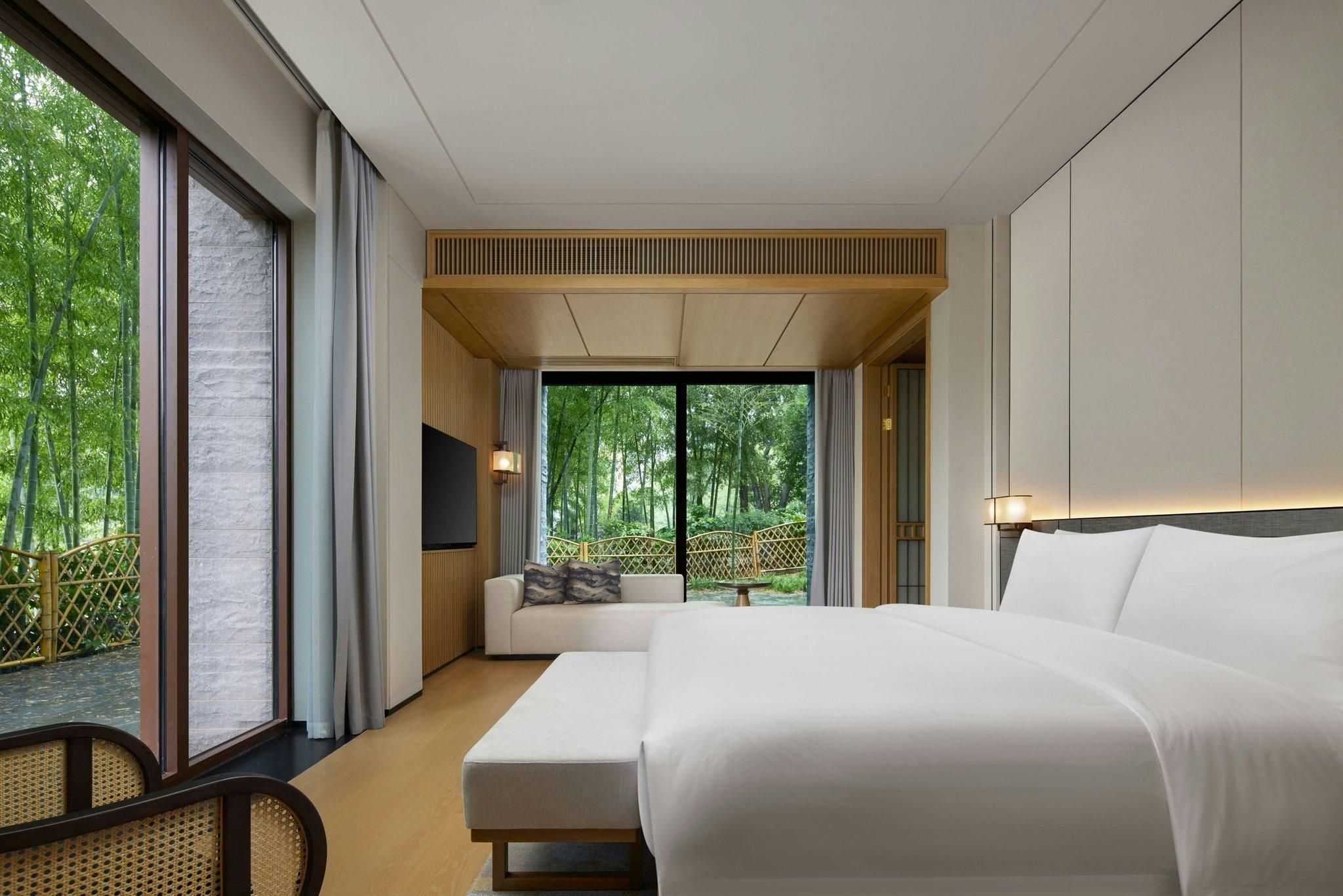 Suite with Hot Spring, 1 Bedroom Suite, 1 King, Sofa bed, Mountain view, Balcony, Whirlpool