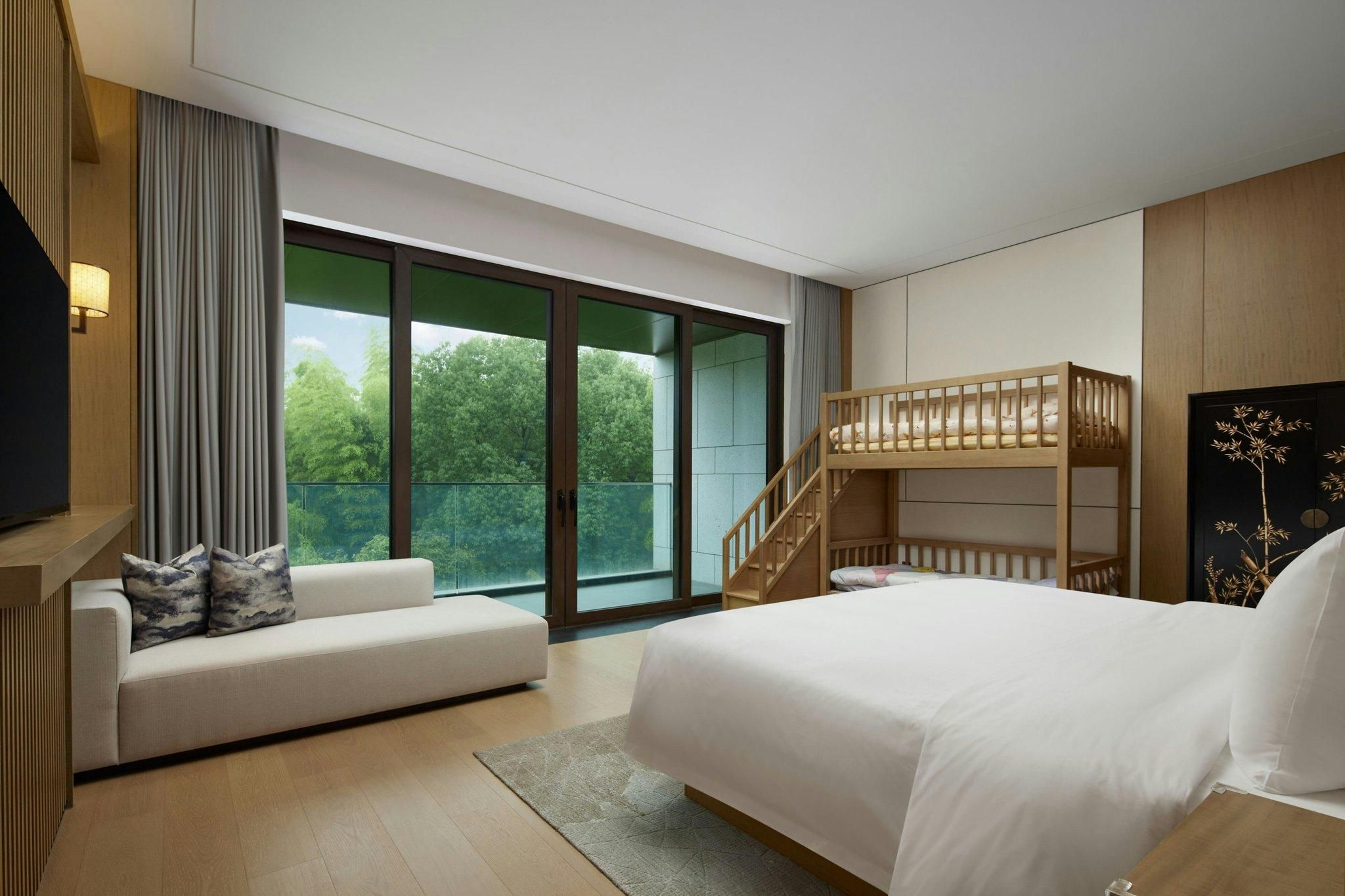 Deluxe Family room, 1 King or Double bunk, Sofa bed, Mountain view, Balcony