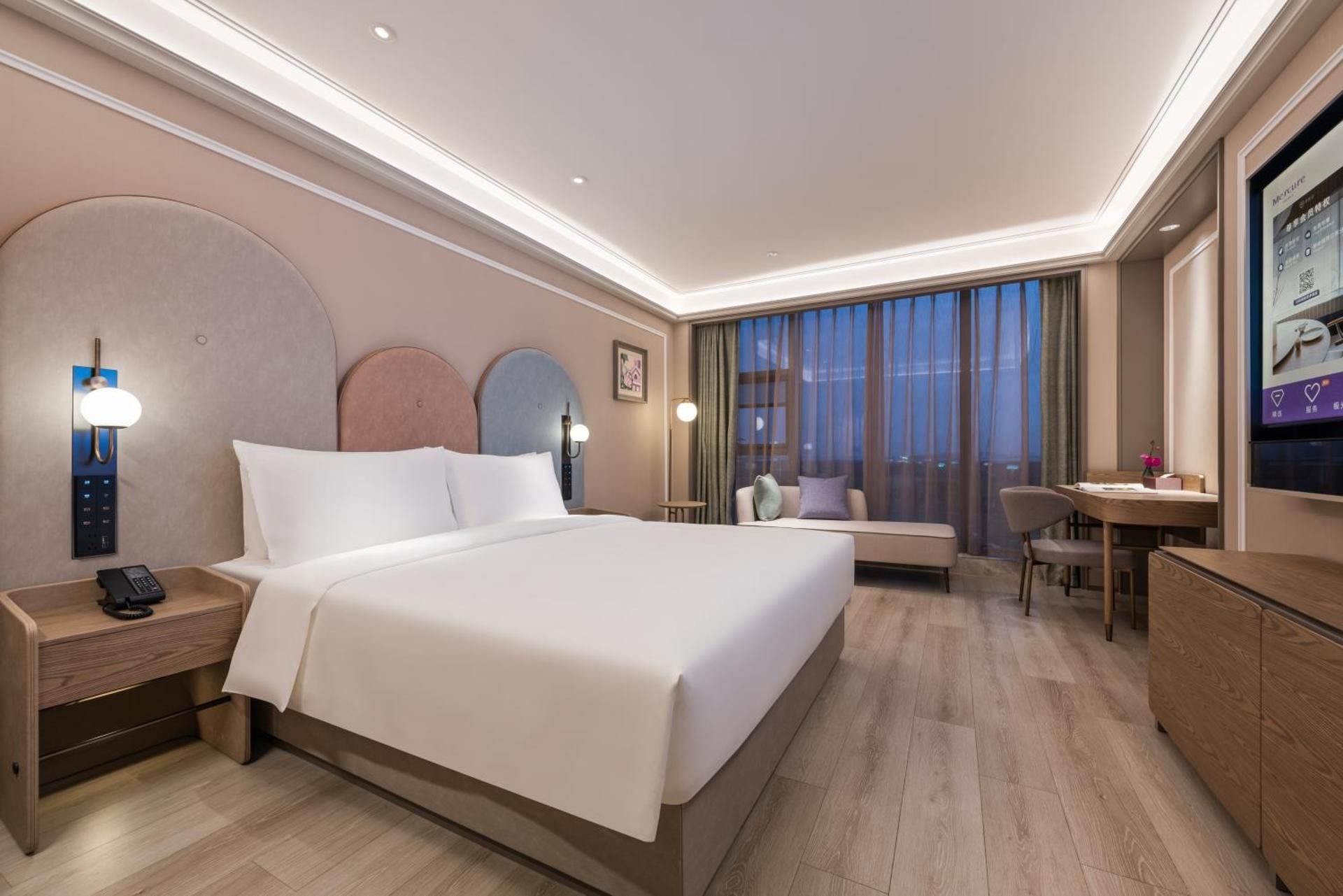 Deluxe King Room