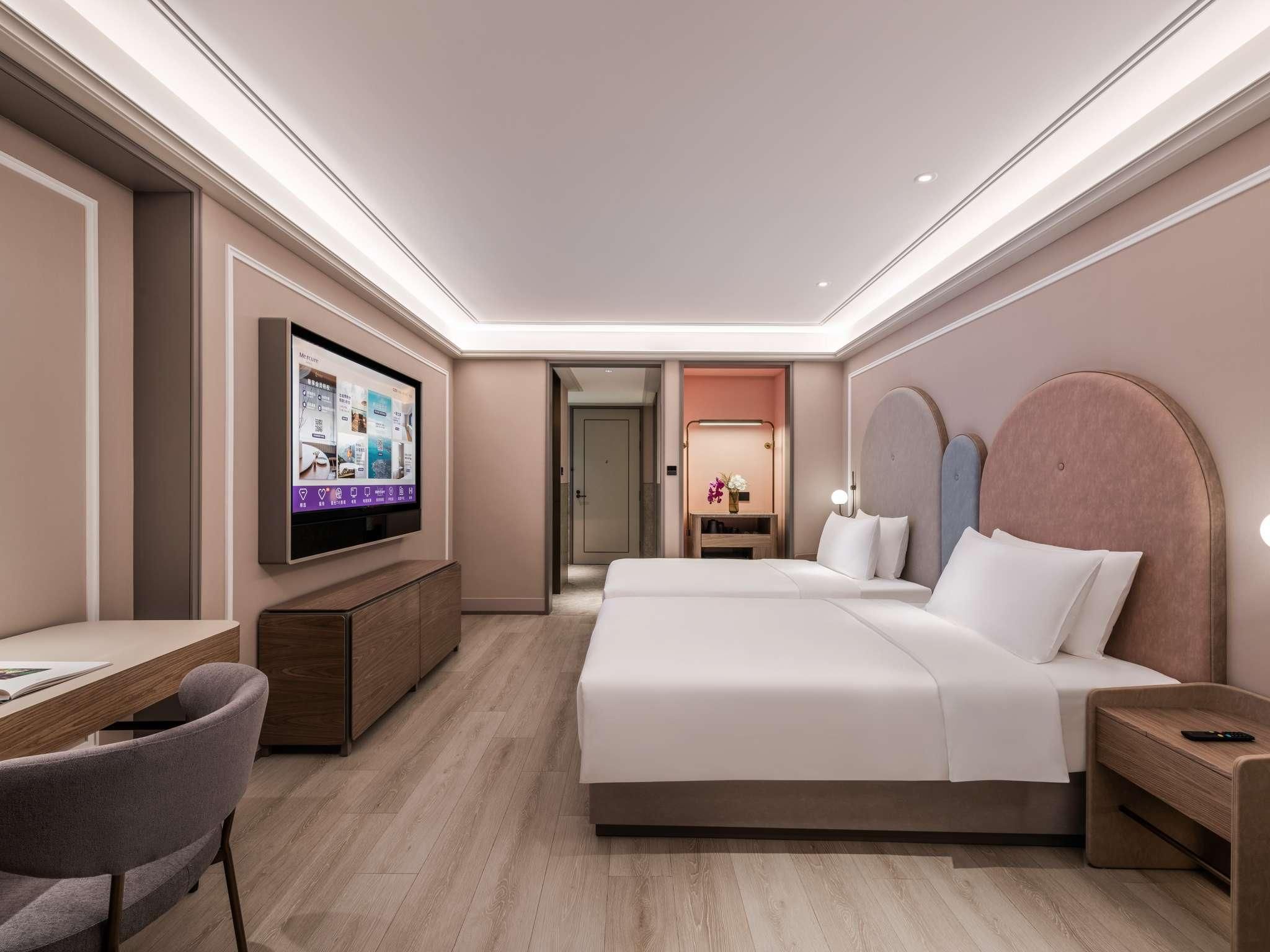 Executive room with 2 single beds