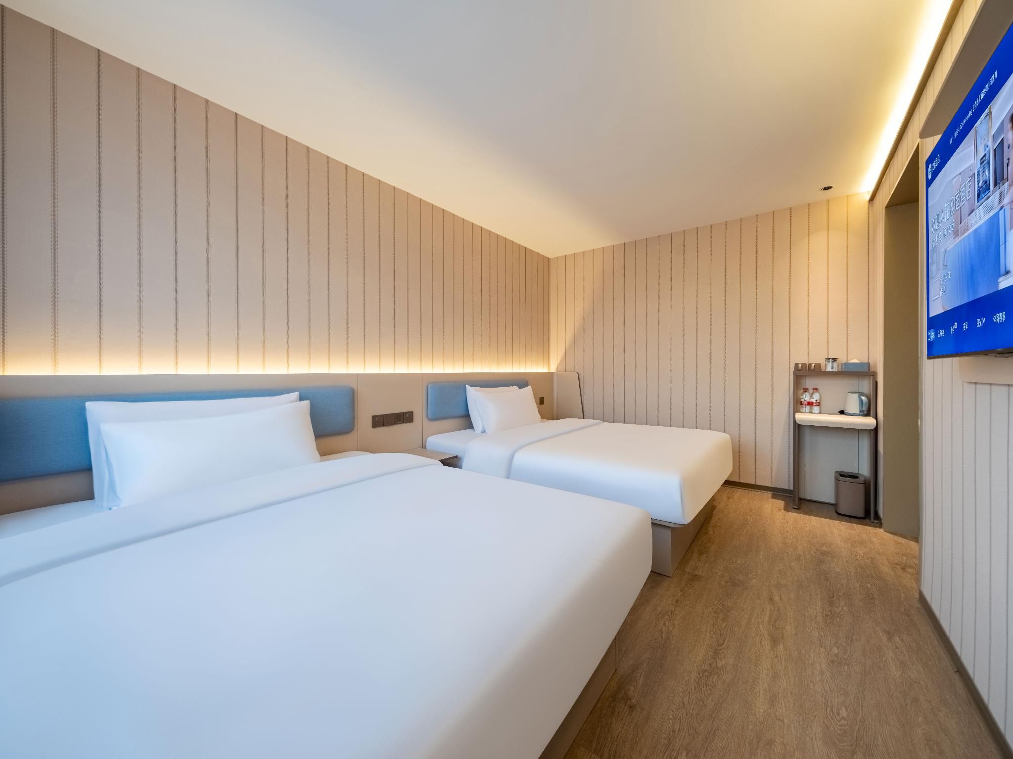 Deluxe Family Room, Guest room