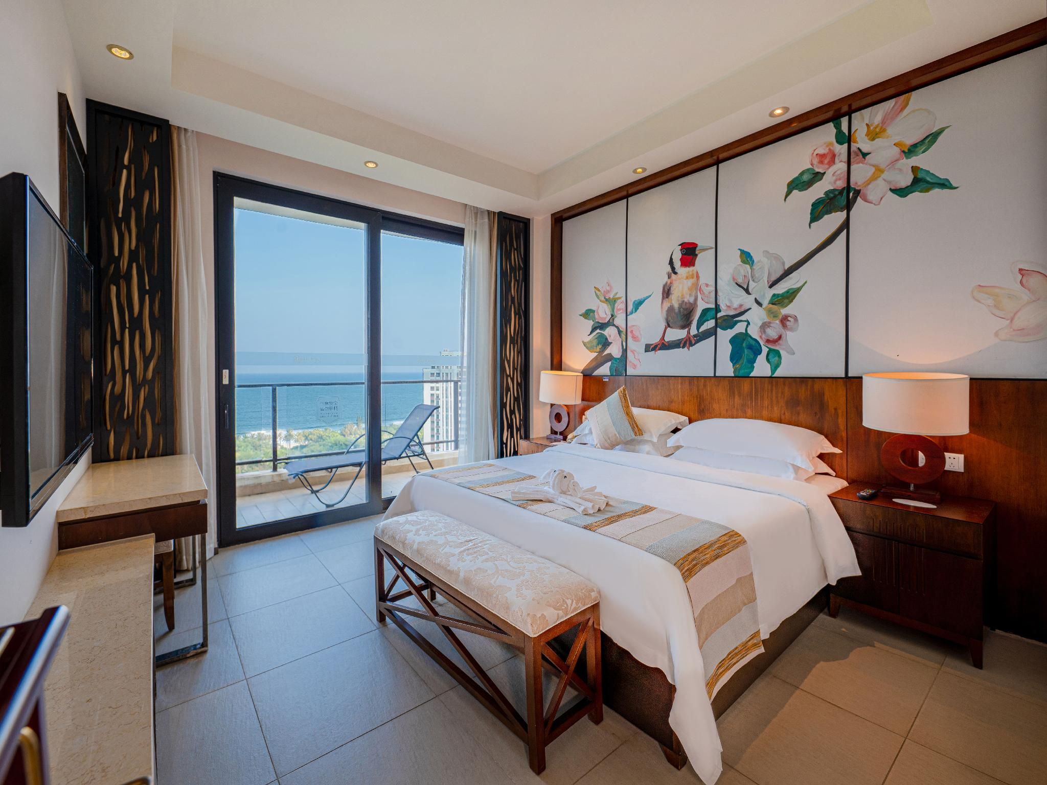 Ocean View Suite with Bathtub