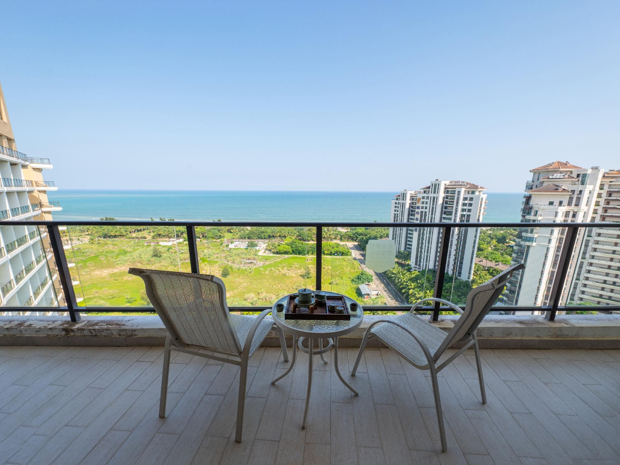 Ocean View Suite with Bathtub