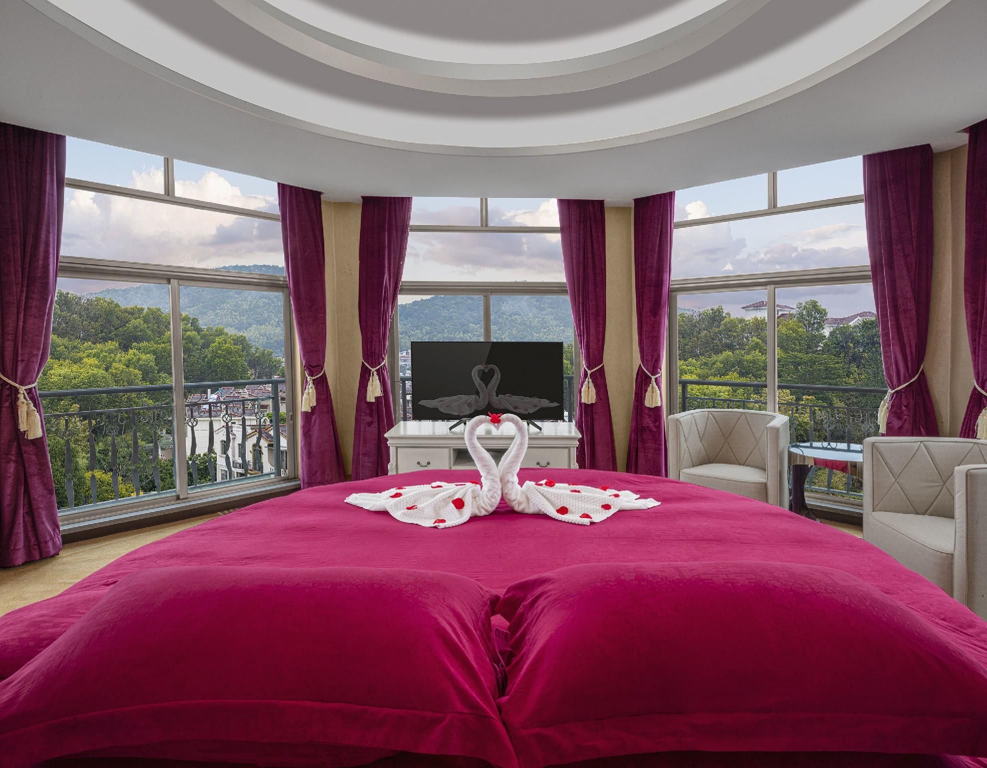 Honeymoon Suite - Romantic