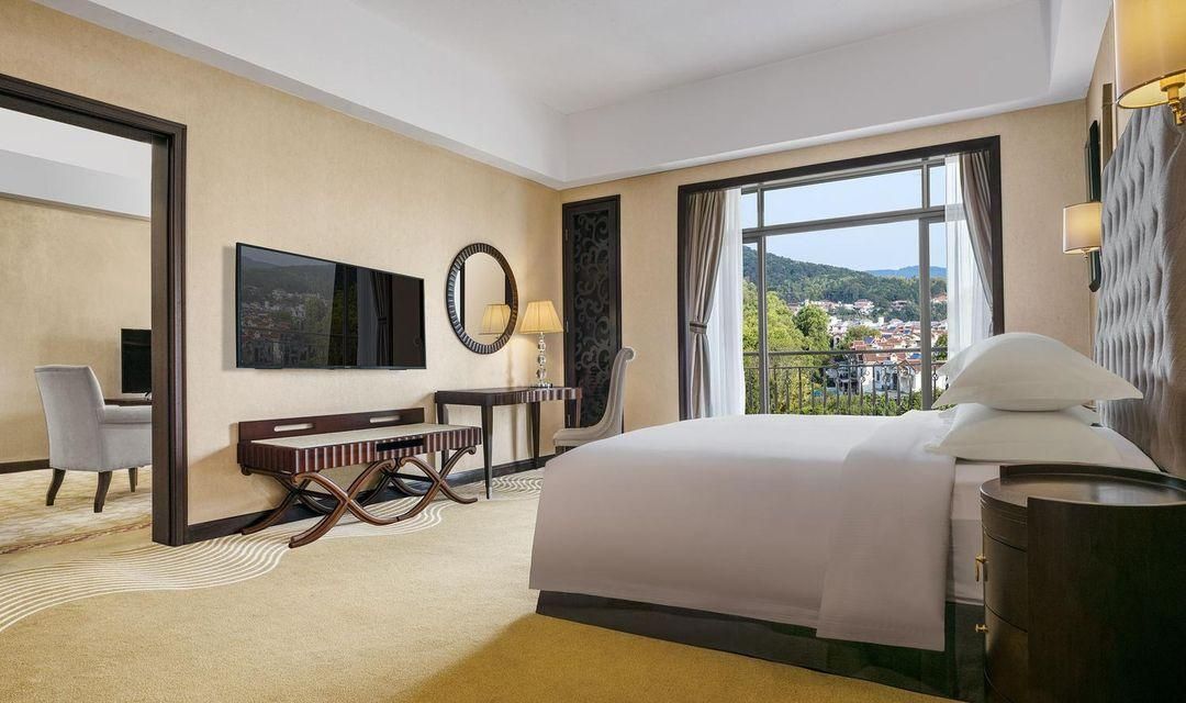 Deluxe Suite