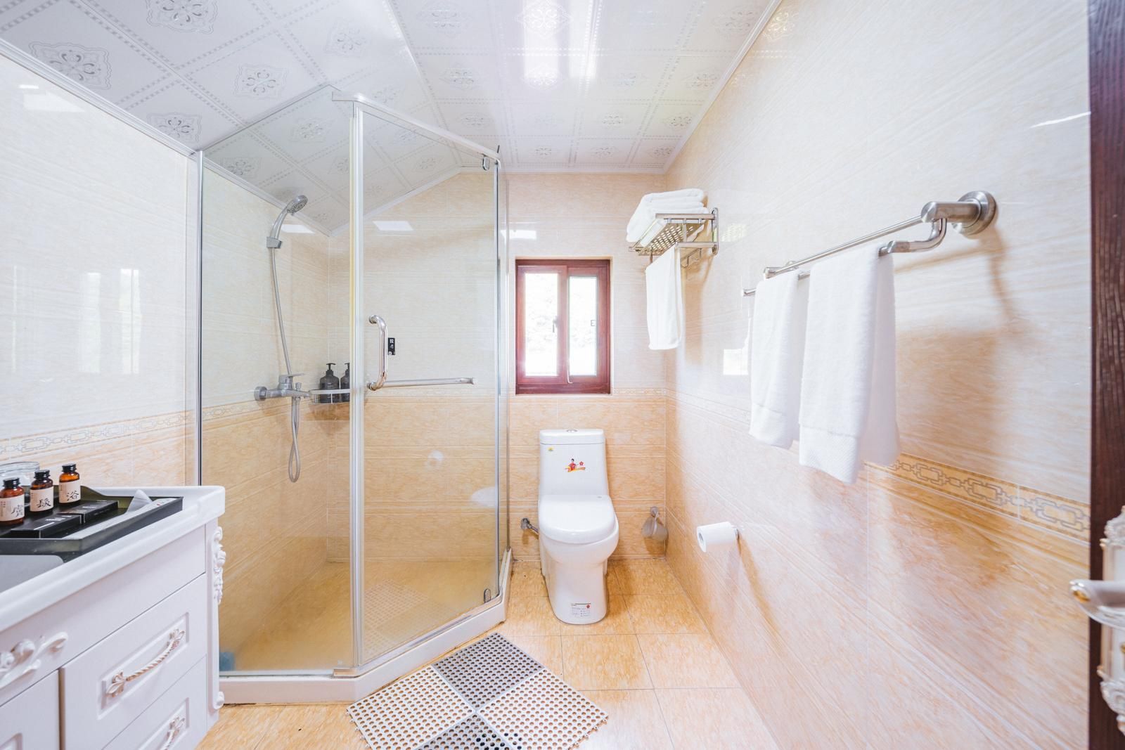 Floral Hotel ·Zuiling Shaoxing Wangtan Triple Bed Room With Air Conditioning 2