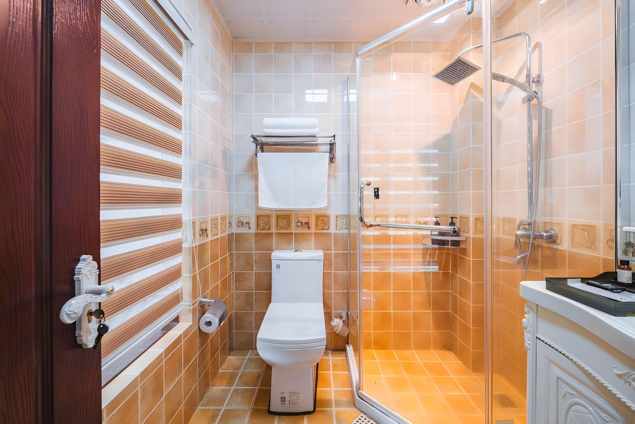 GTR - Guest Room with One 1.8M Bed