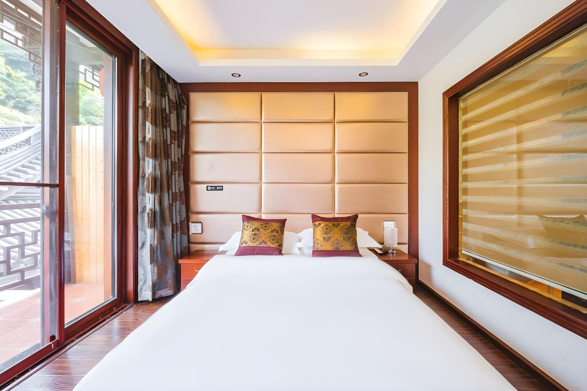 GTR - Guest Room with One 1.8M Bed