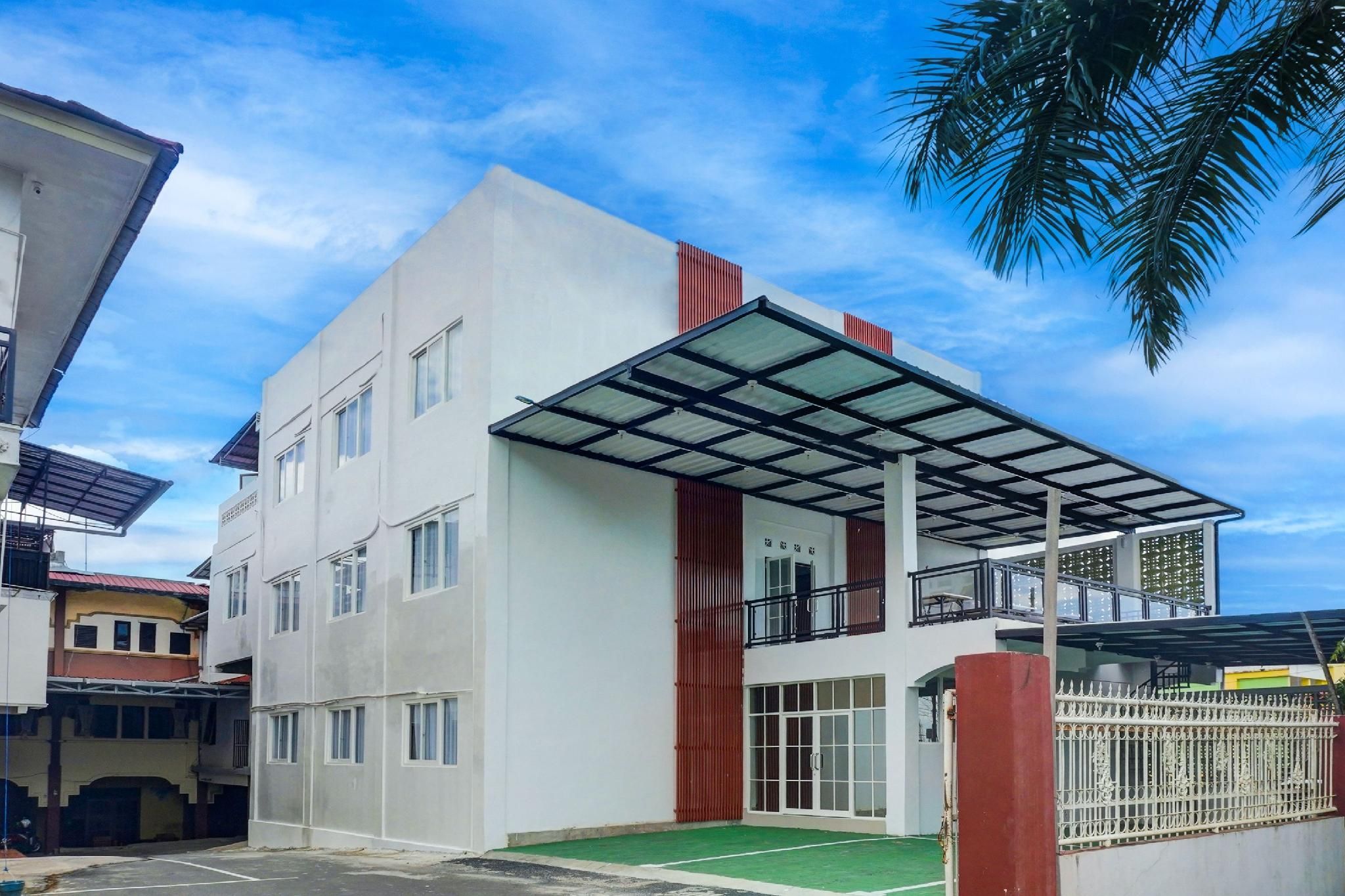 Dancenter De Luna Hotel