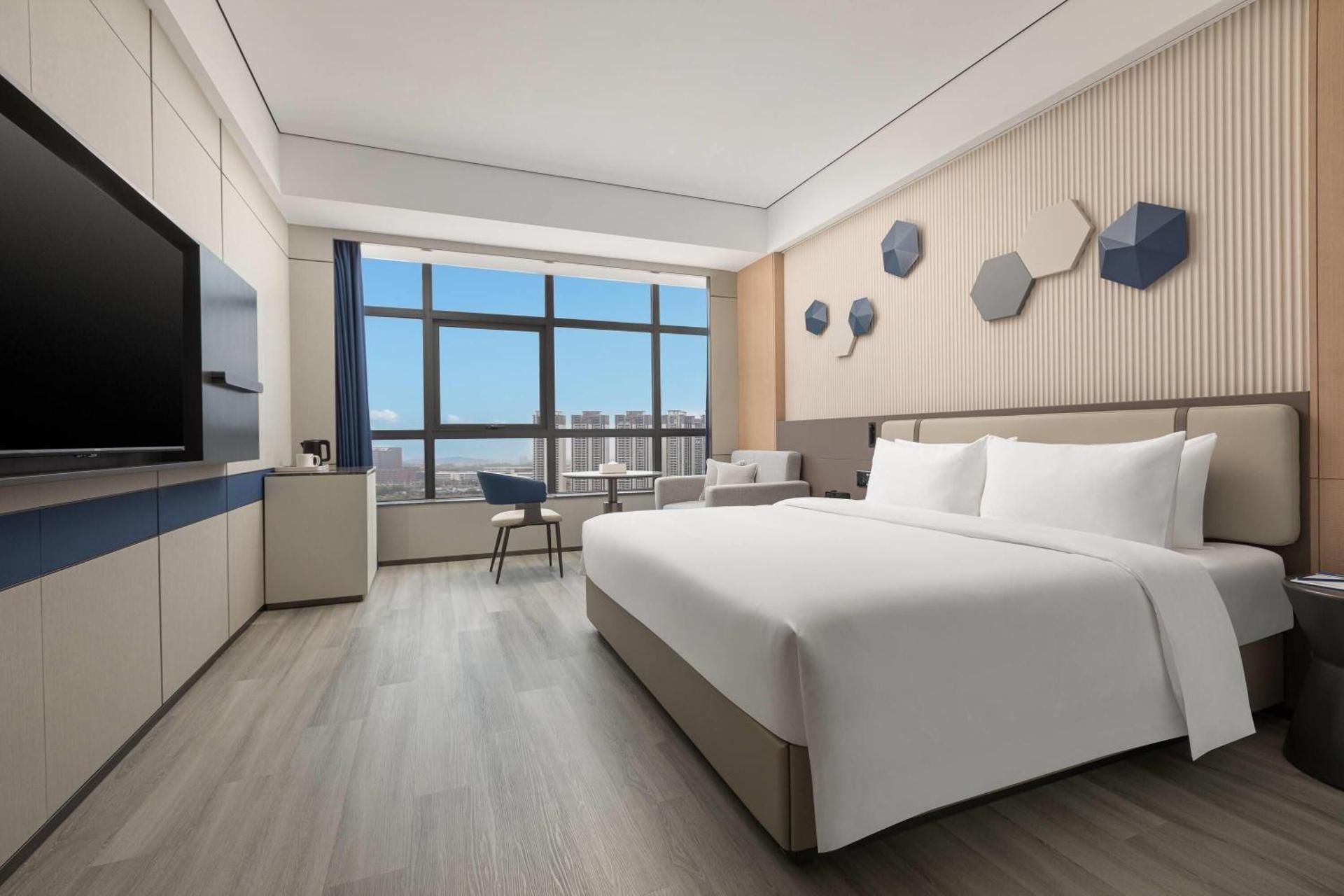 1 King Bed, Business Room, Non Smoking
