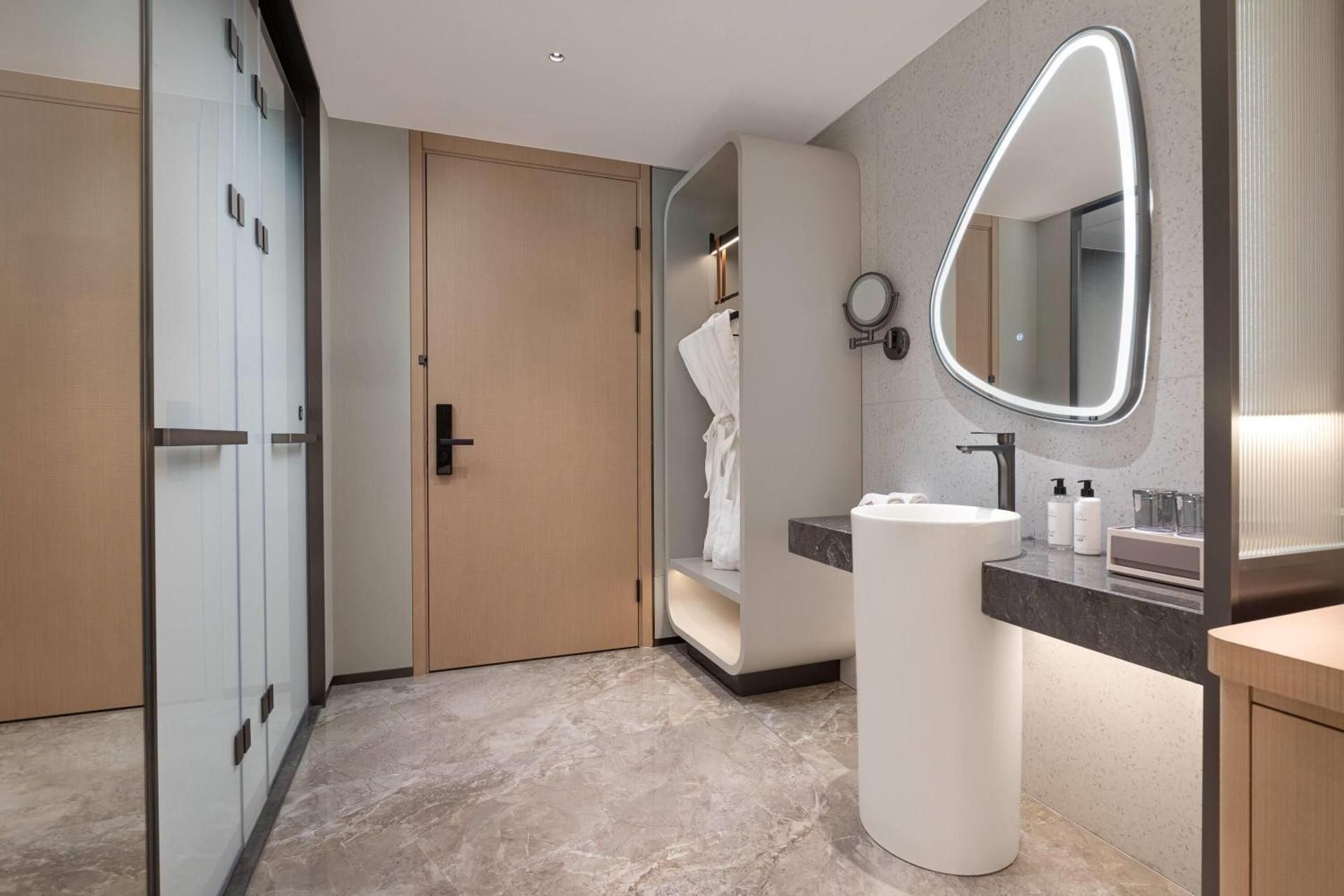 1 King Bed, Bathtub, Non-Smoking