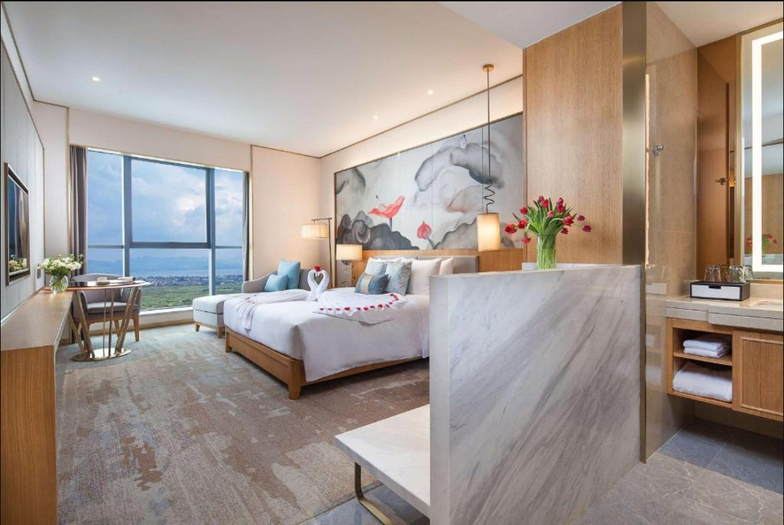 Ramada Plaza by Wyndham Fuxian Lake 1 King Bed. Business Room 2