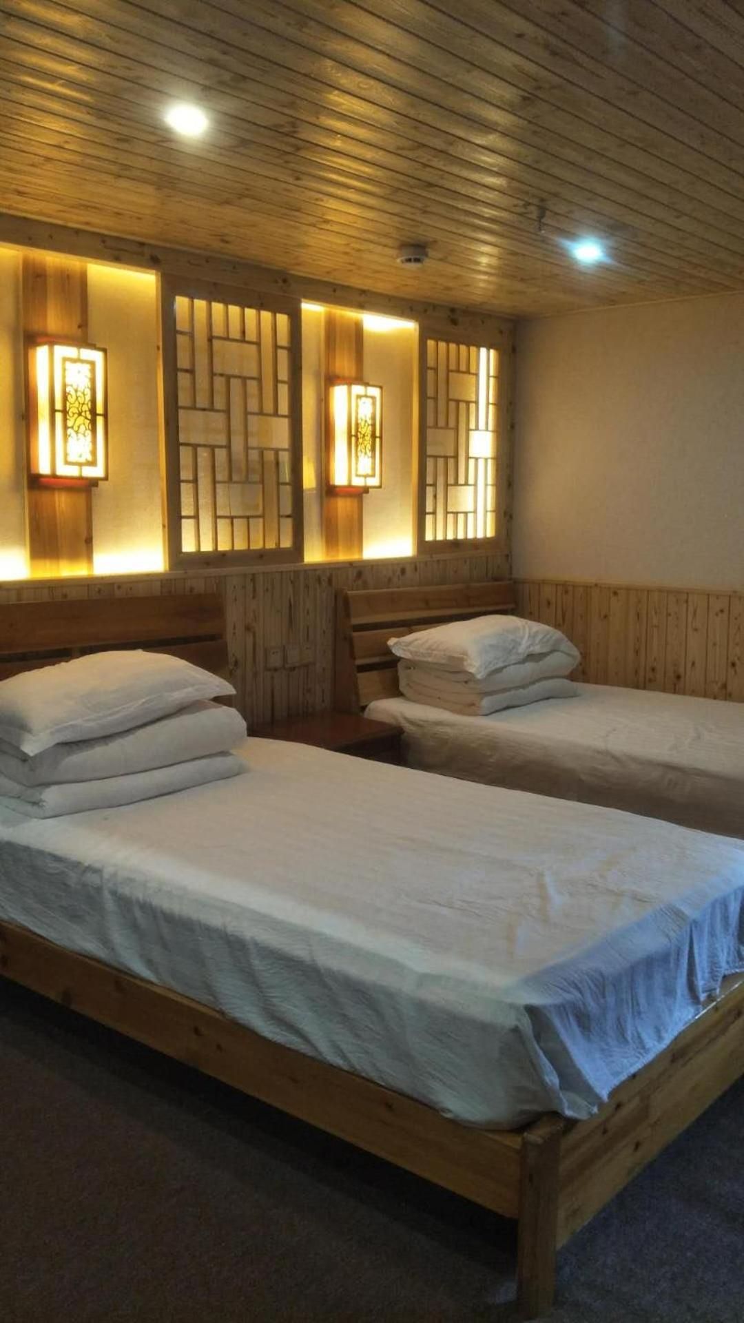 Deluxe Family Suite