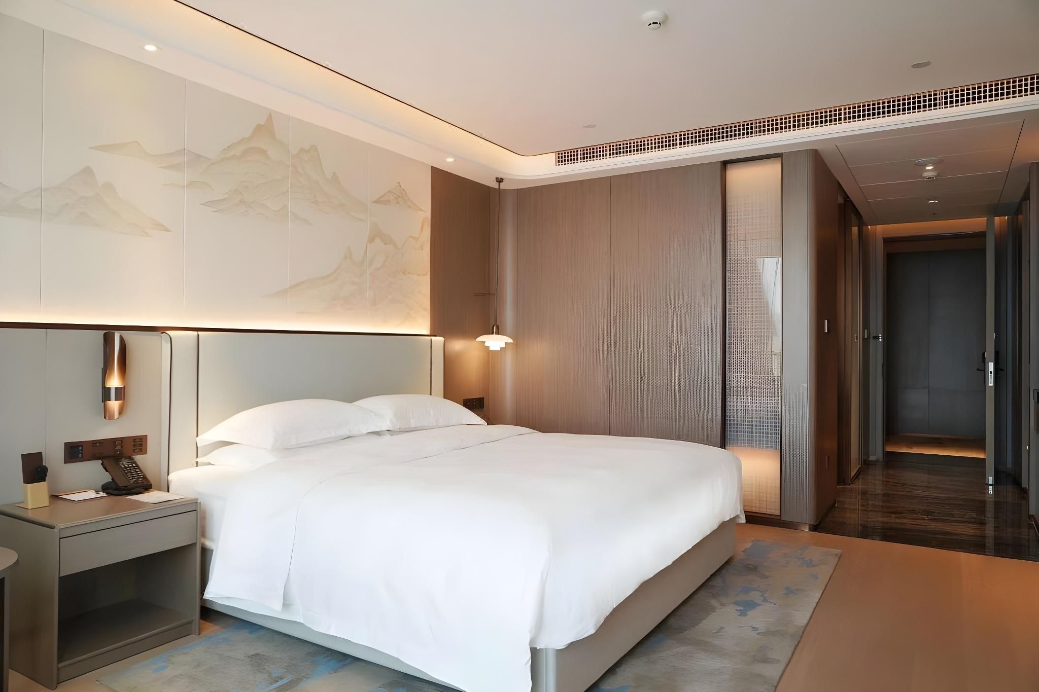 Standard Queen Room