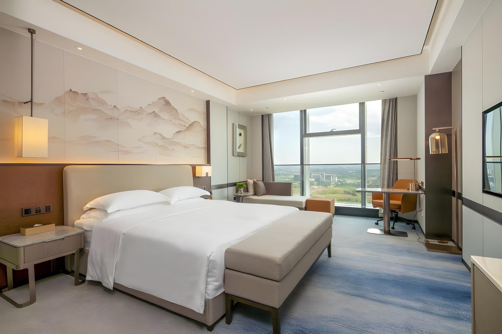 Deluxe Queen Room