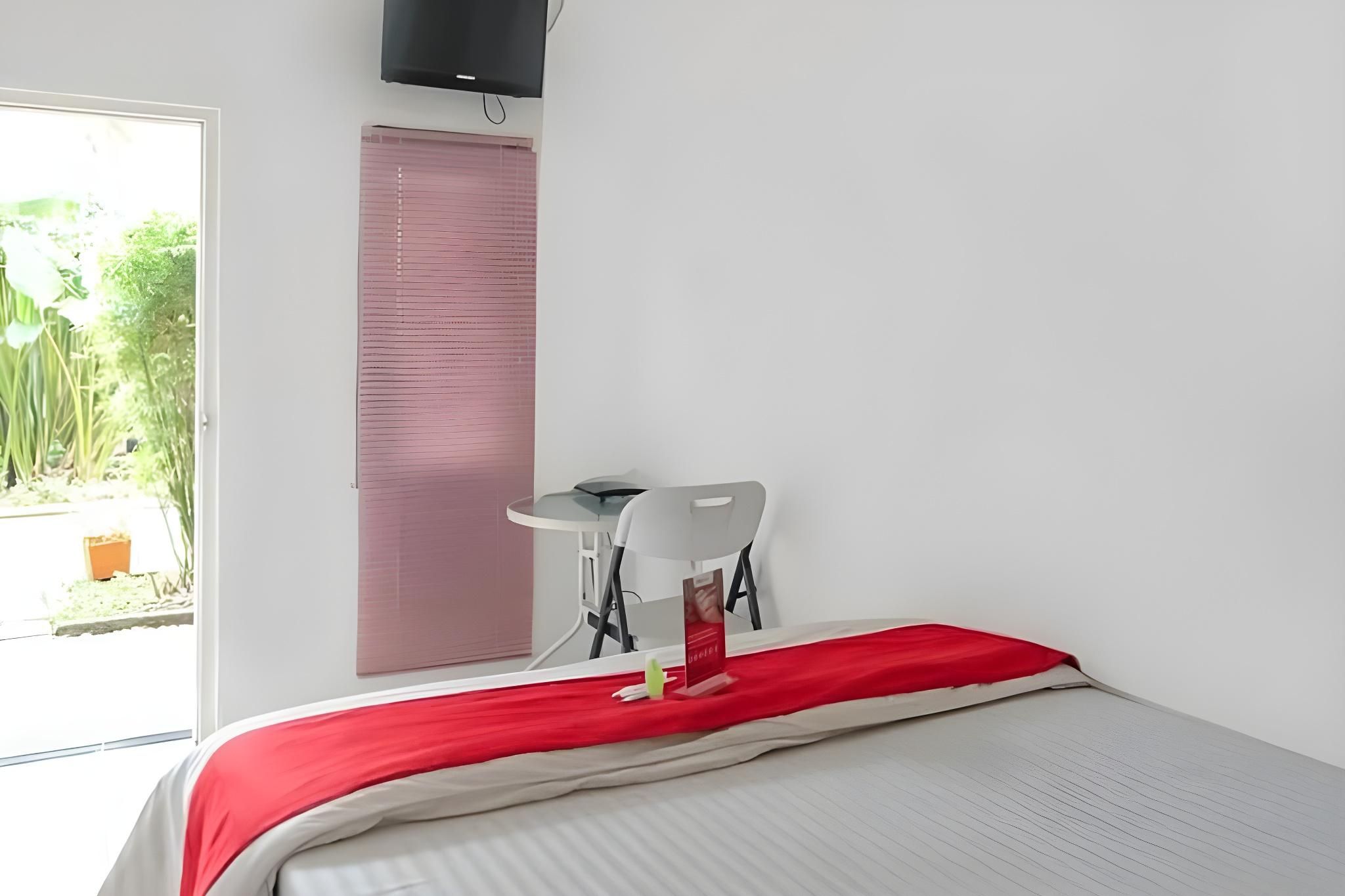 RedDoorz Room