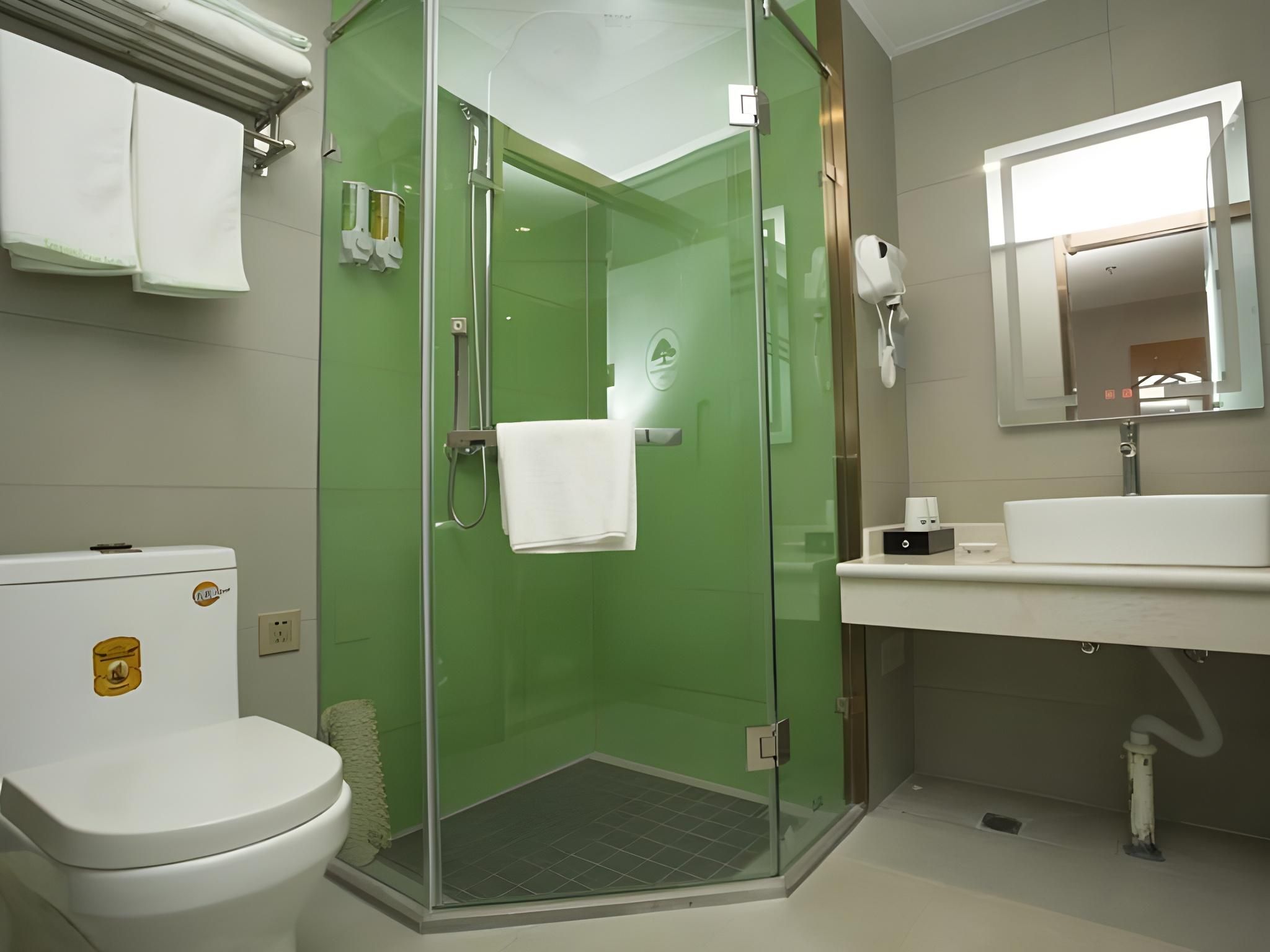 GreenTree Inn Huayin Huashan Scenic Area Xiyue Branch GTI - Family Room, One 1.8M Bed, One 1.2M Bed 3