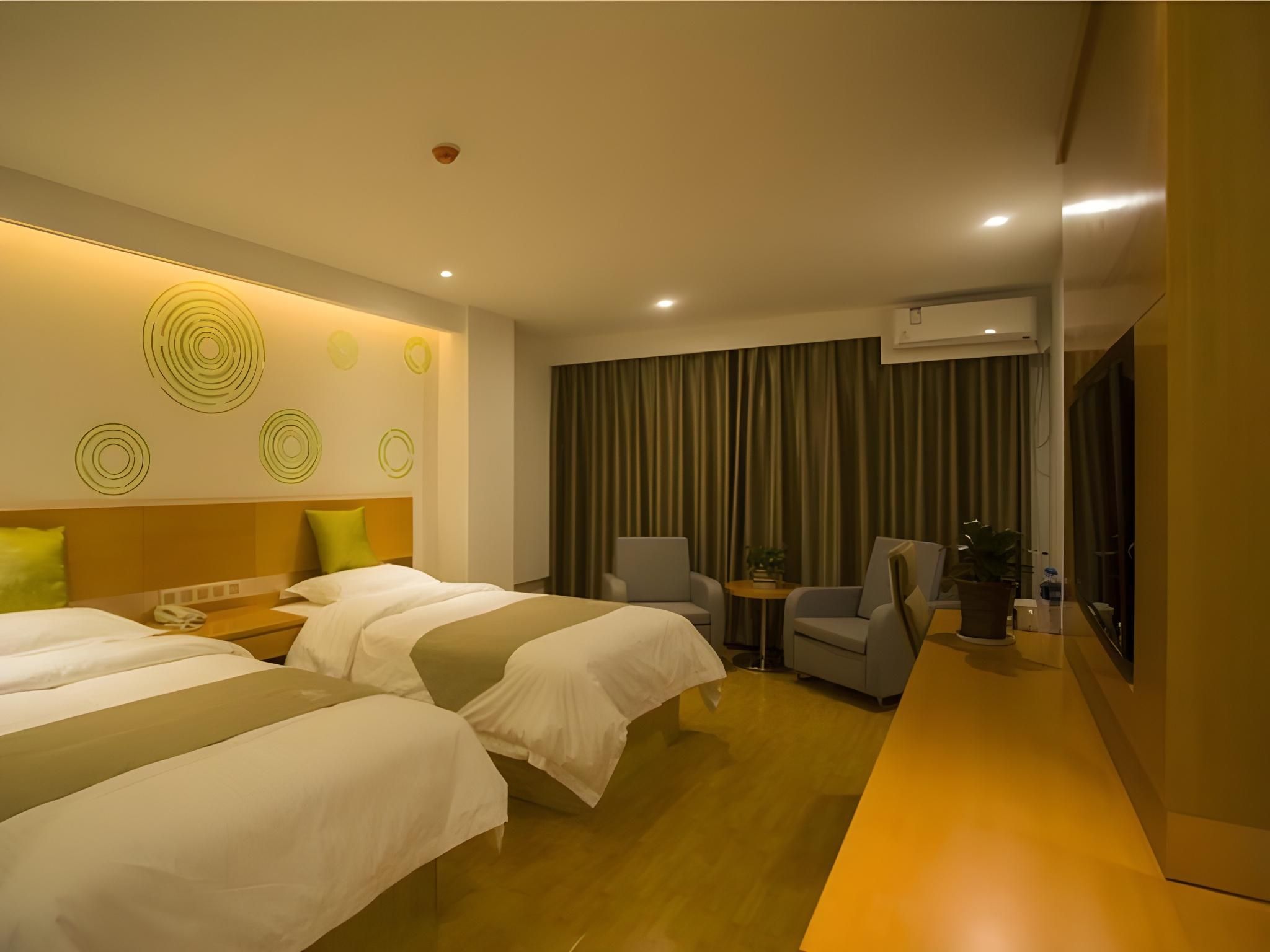 GreenTree Inn Huayin Huashan Scenic Area Xiyue Branch GTI - Family Room, One 1.8M Bed, One 1.2M Bed