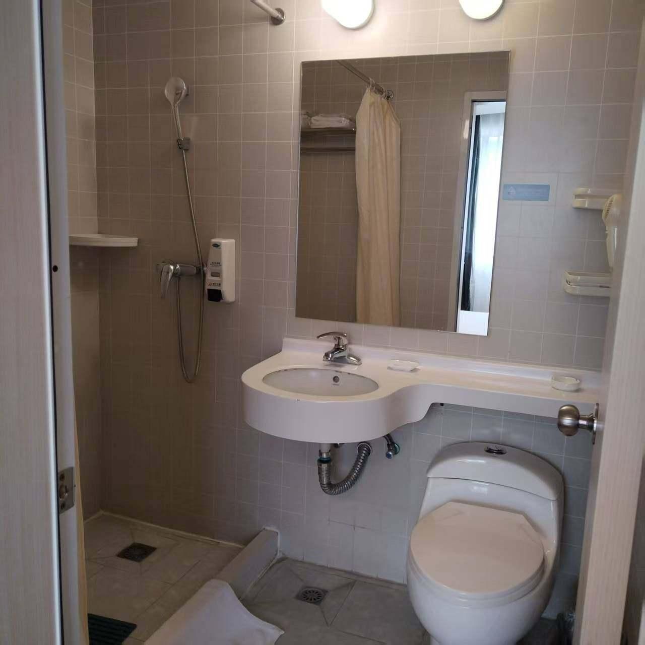 Standard - Queen Room