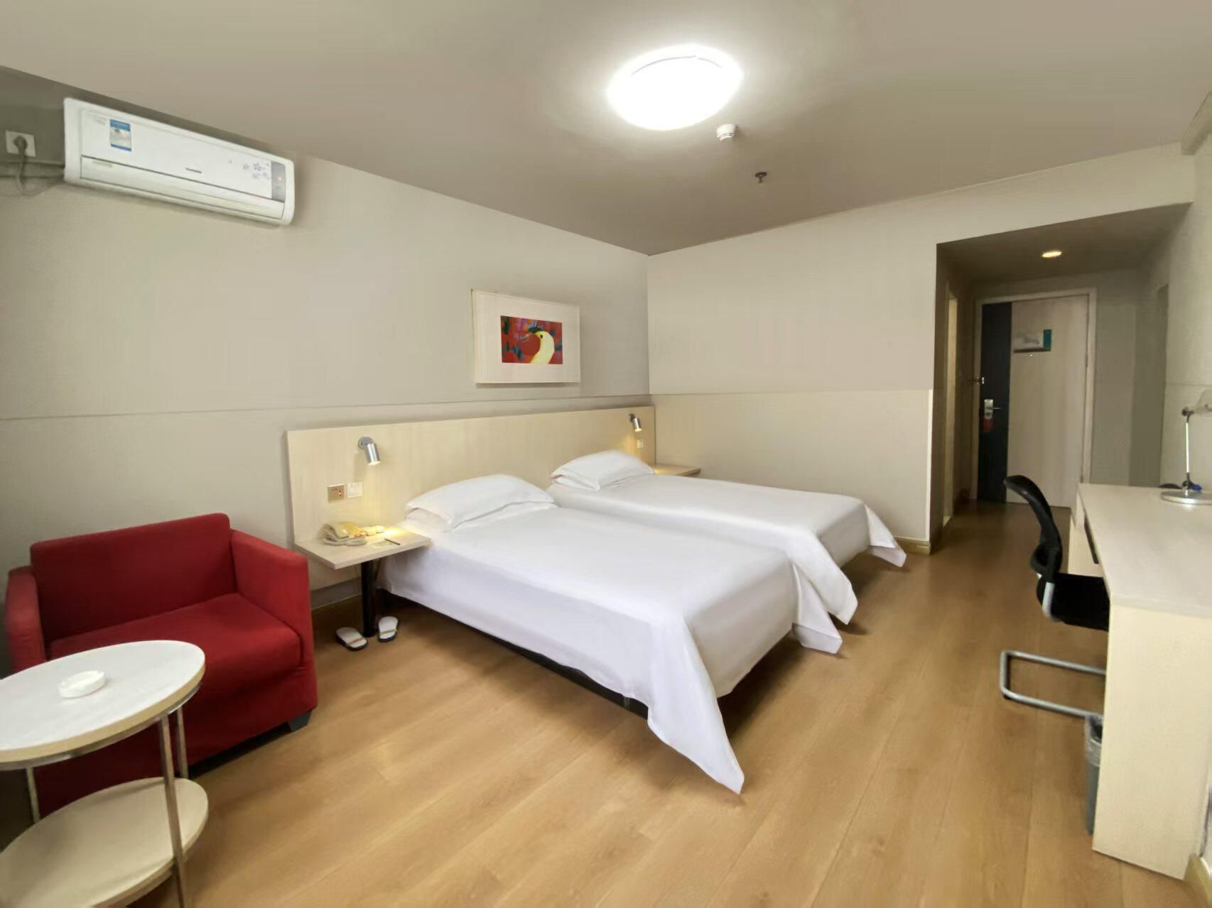 WH - Deluxe Room Twin