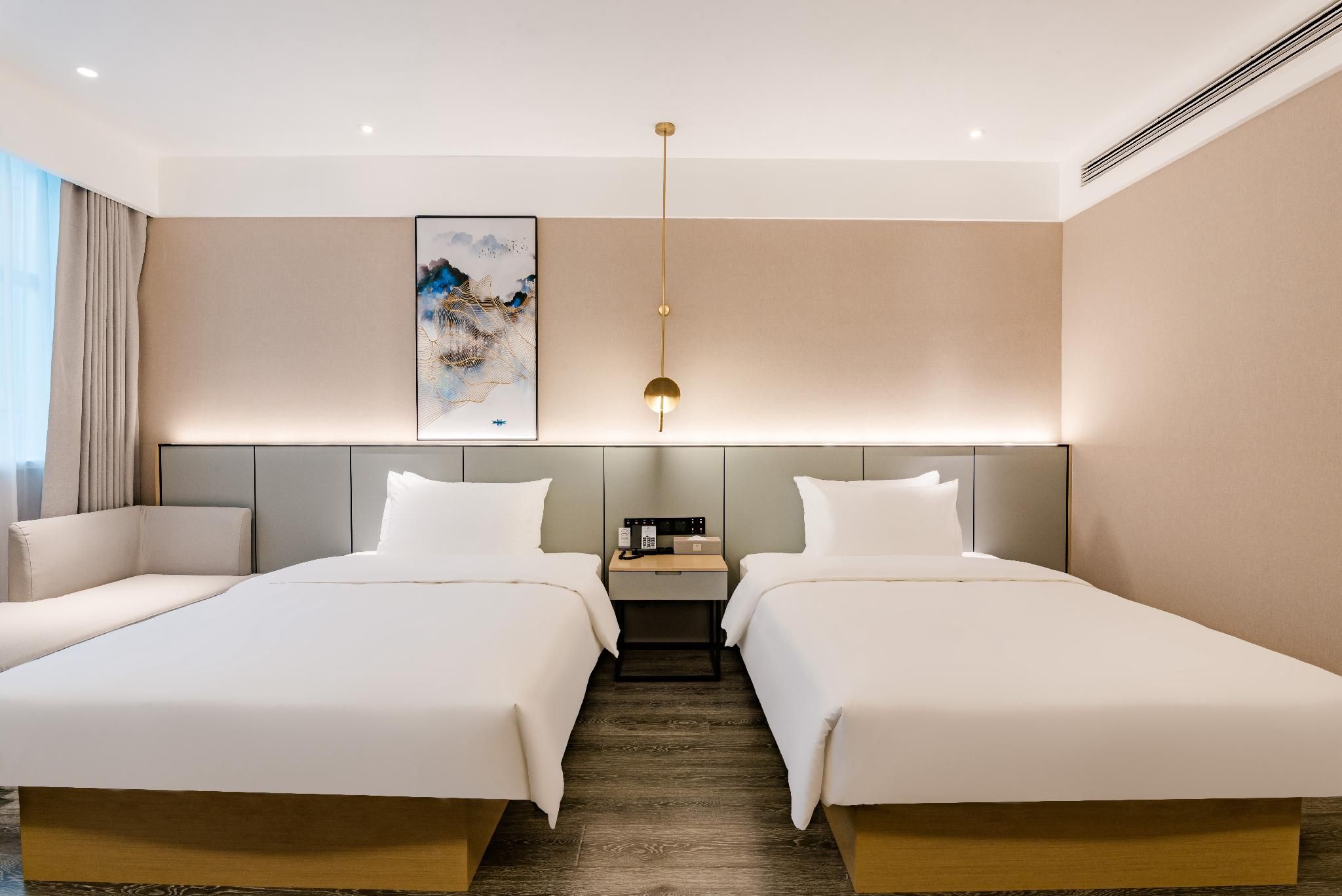 Huazhu - Superior Twin