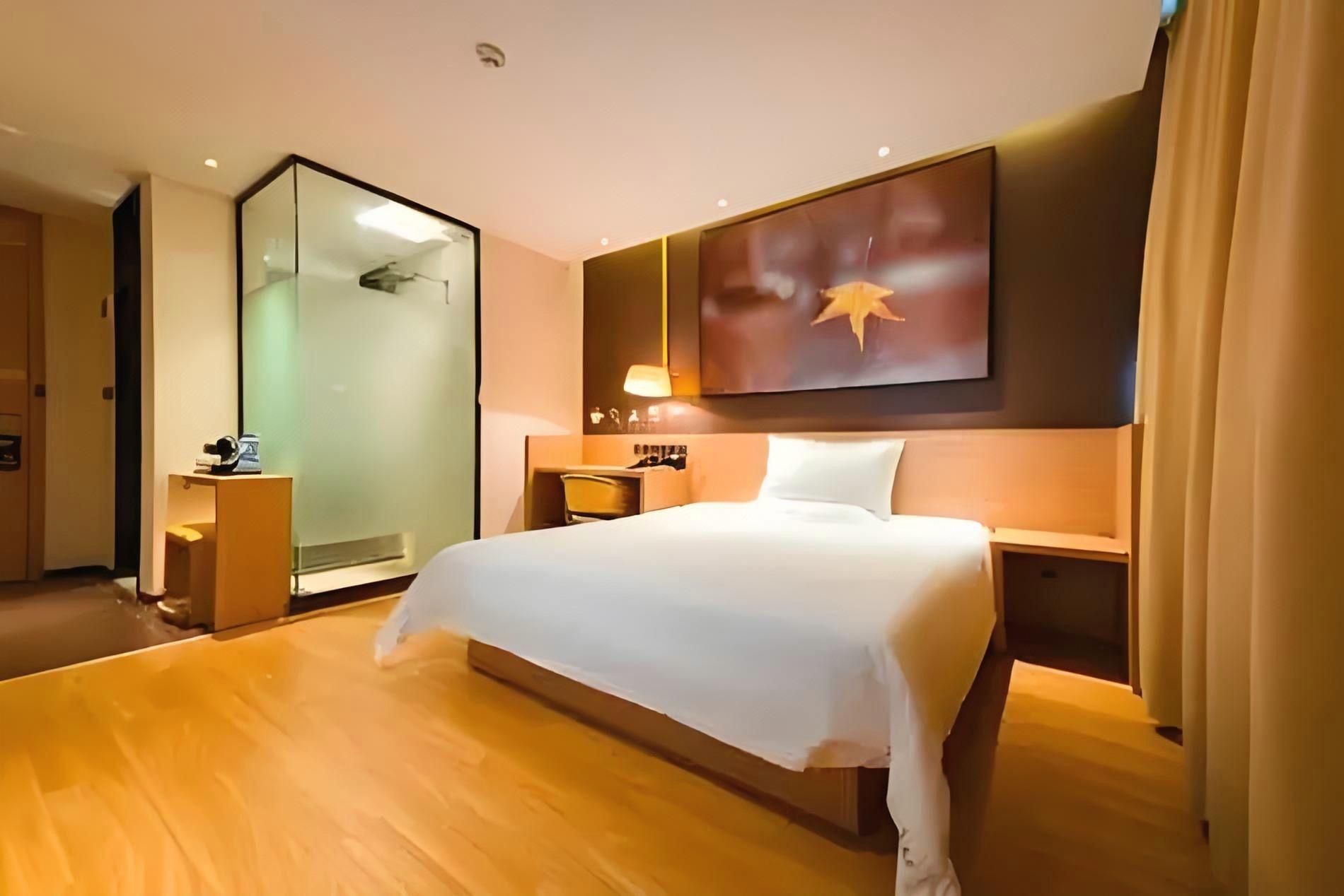 IU U+ Room