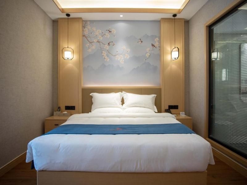 GreenTree Eastern Hotel Henan Anyang Hua County Wuzhou Xinshidai Square Suite with View 3