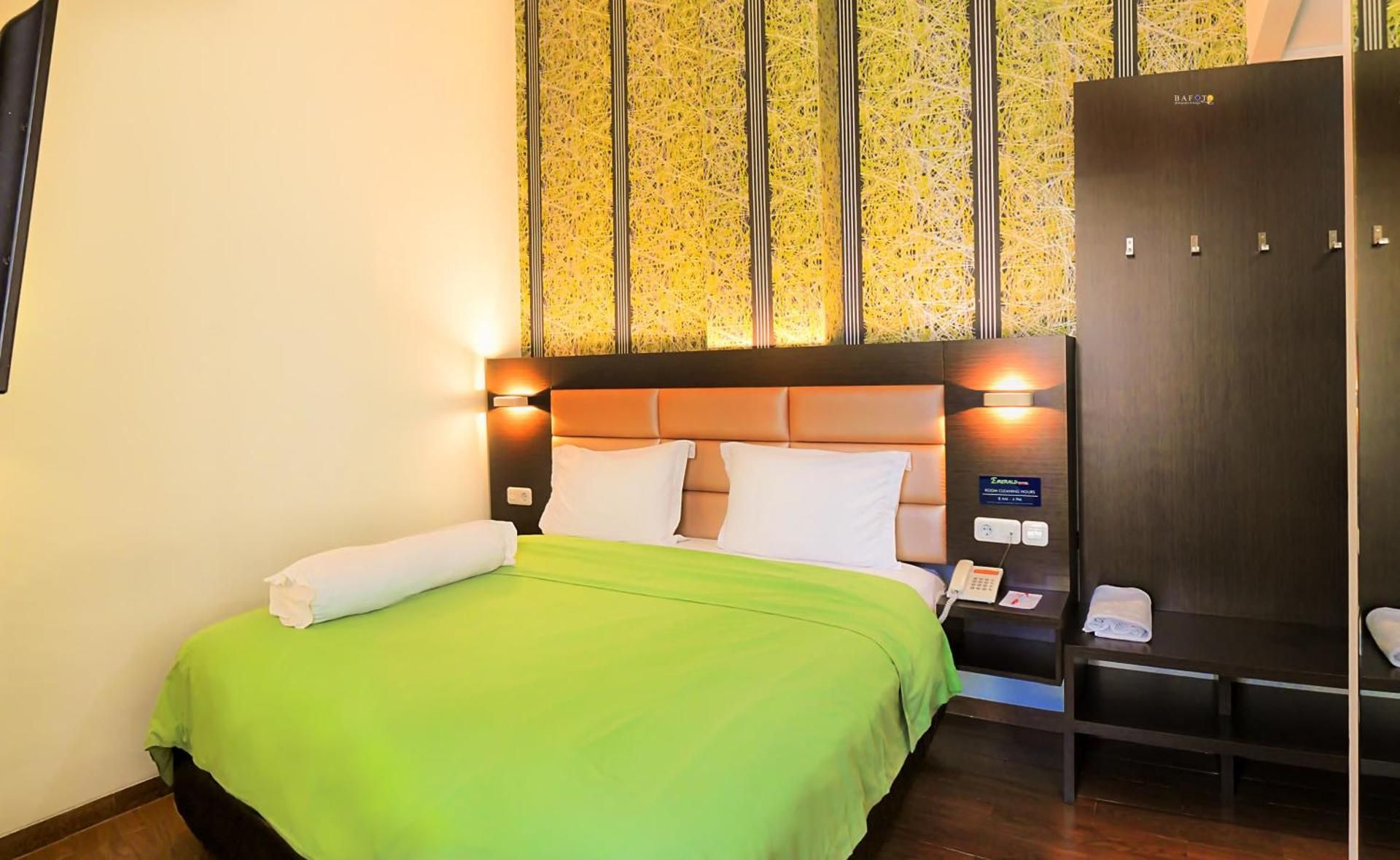 Emerald Hotel Superior King Room 2