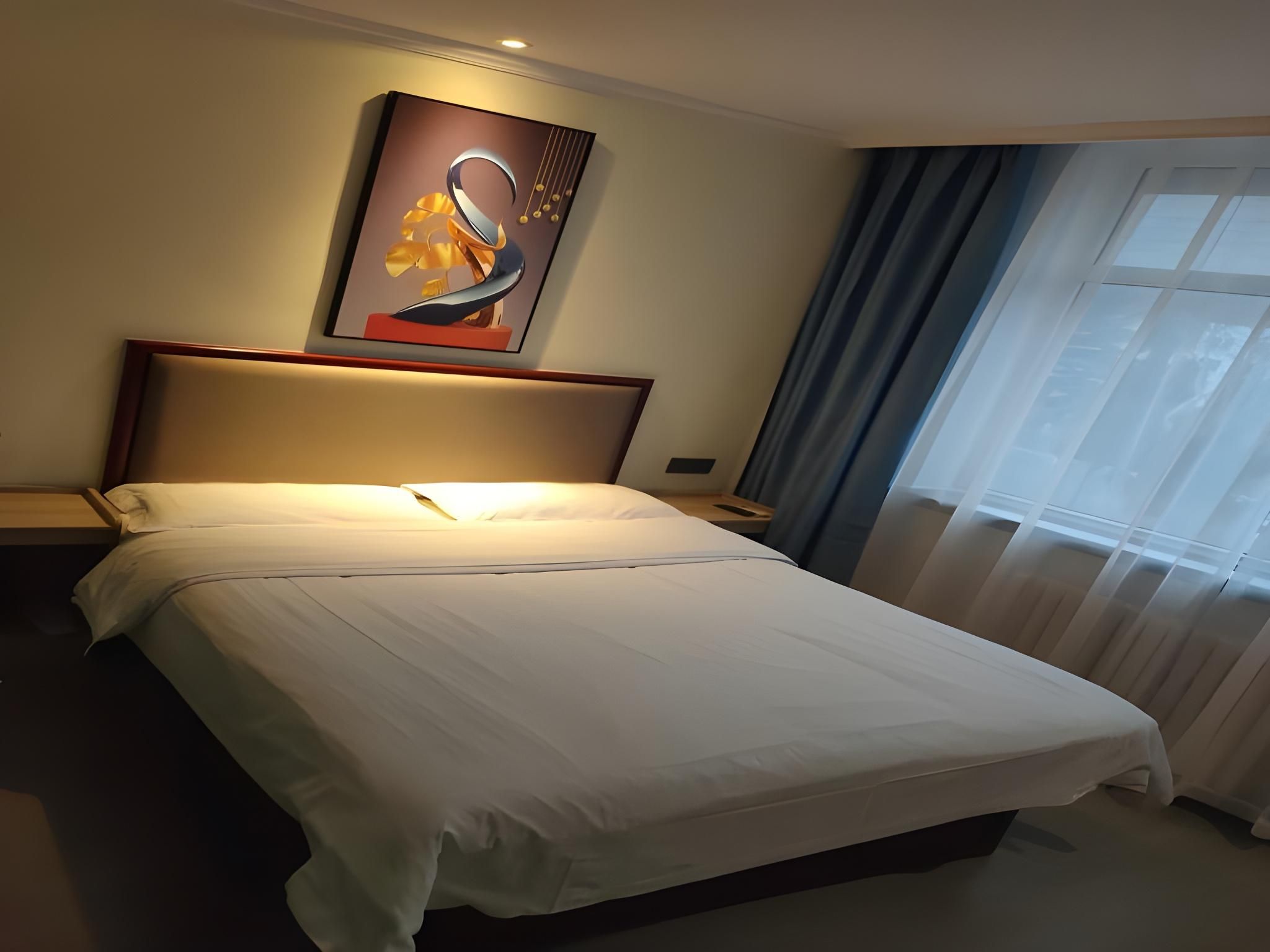 Feature Queen Room