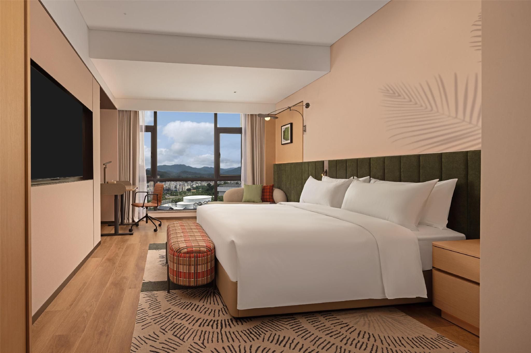 King Deluxe Room with Mountain View